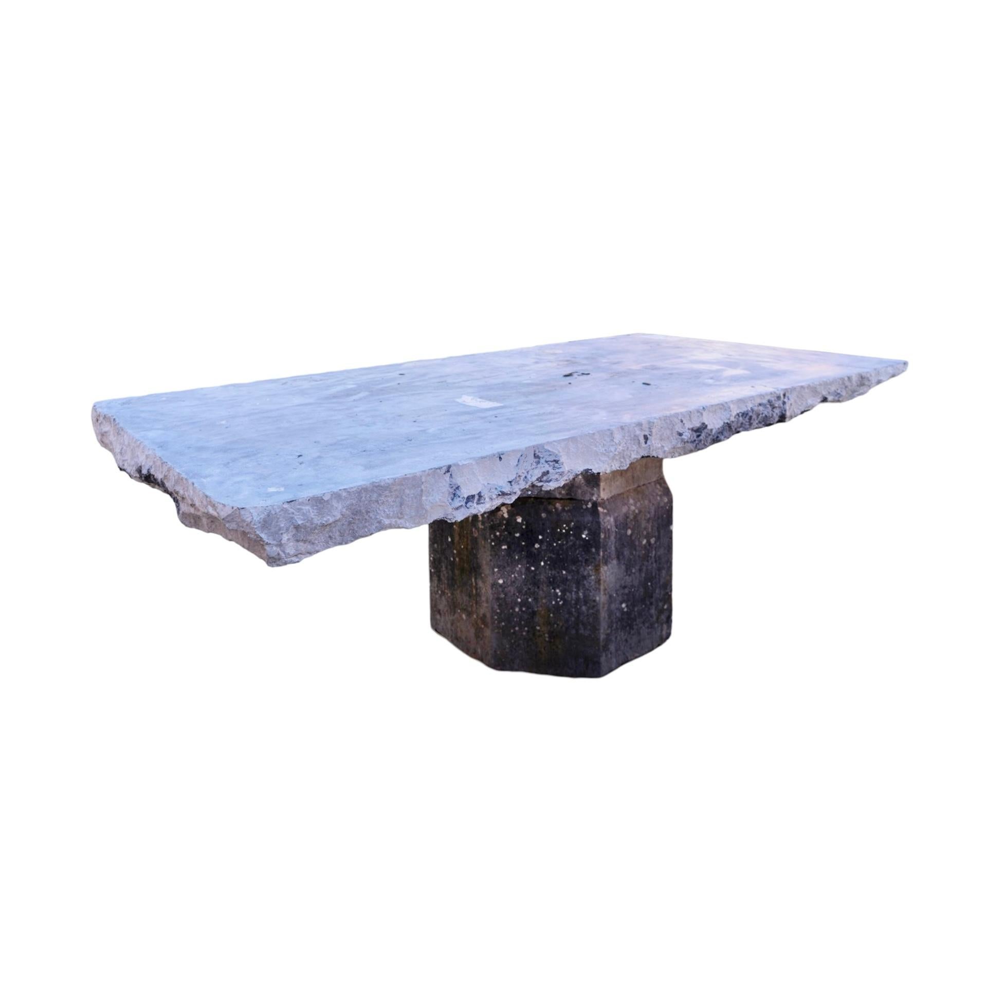 XVIIIe siècle et antérieur Table d'extérieur belge ancienne en pierre bleue en vente