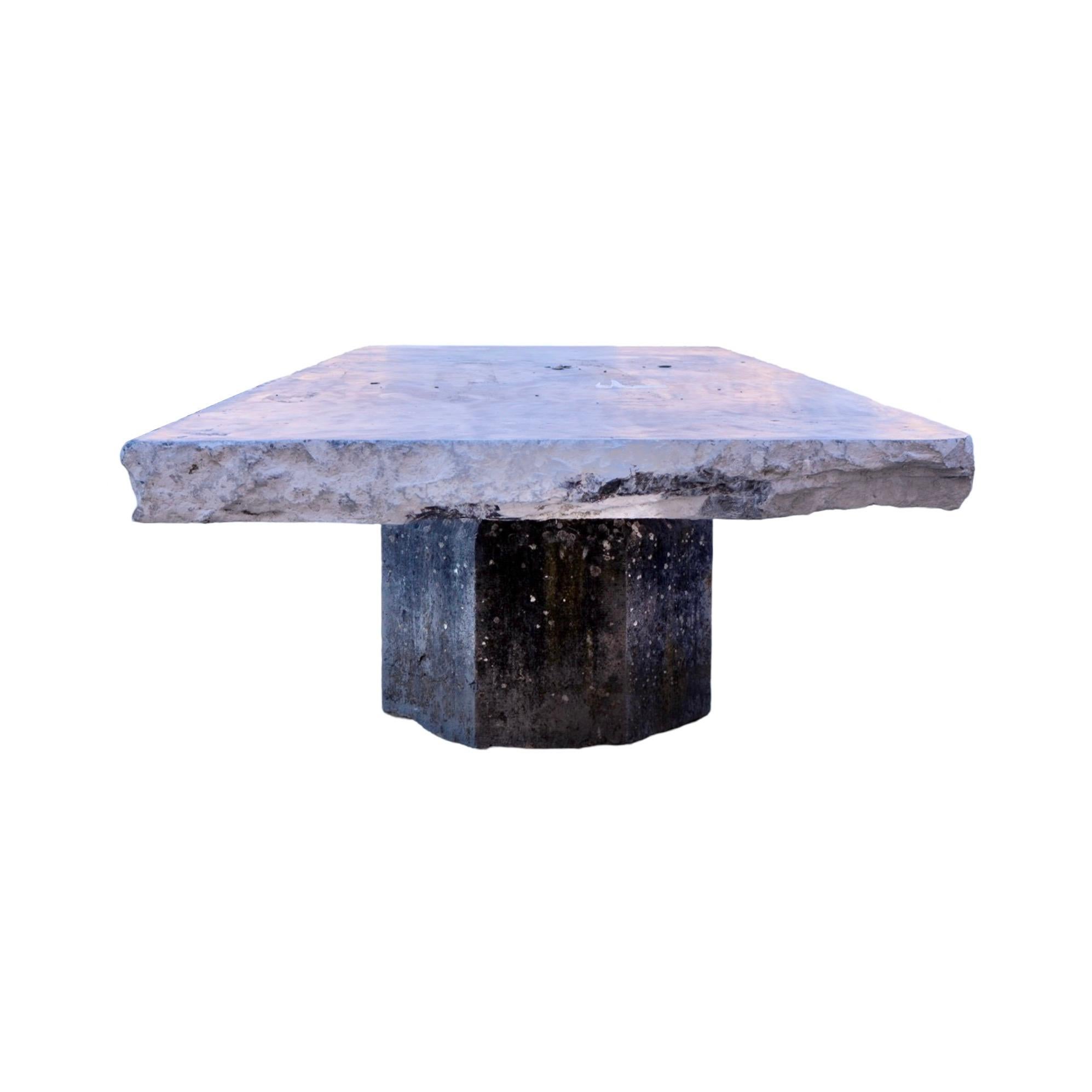 Table d'extérieur belge ancienne en pierre bleue en vente 3