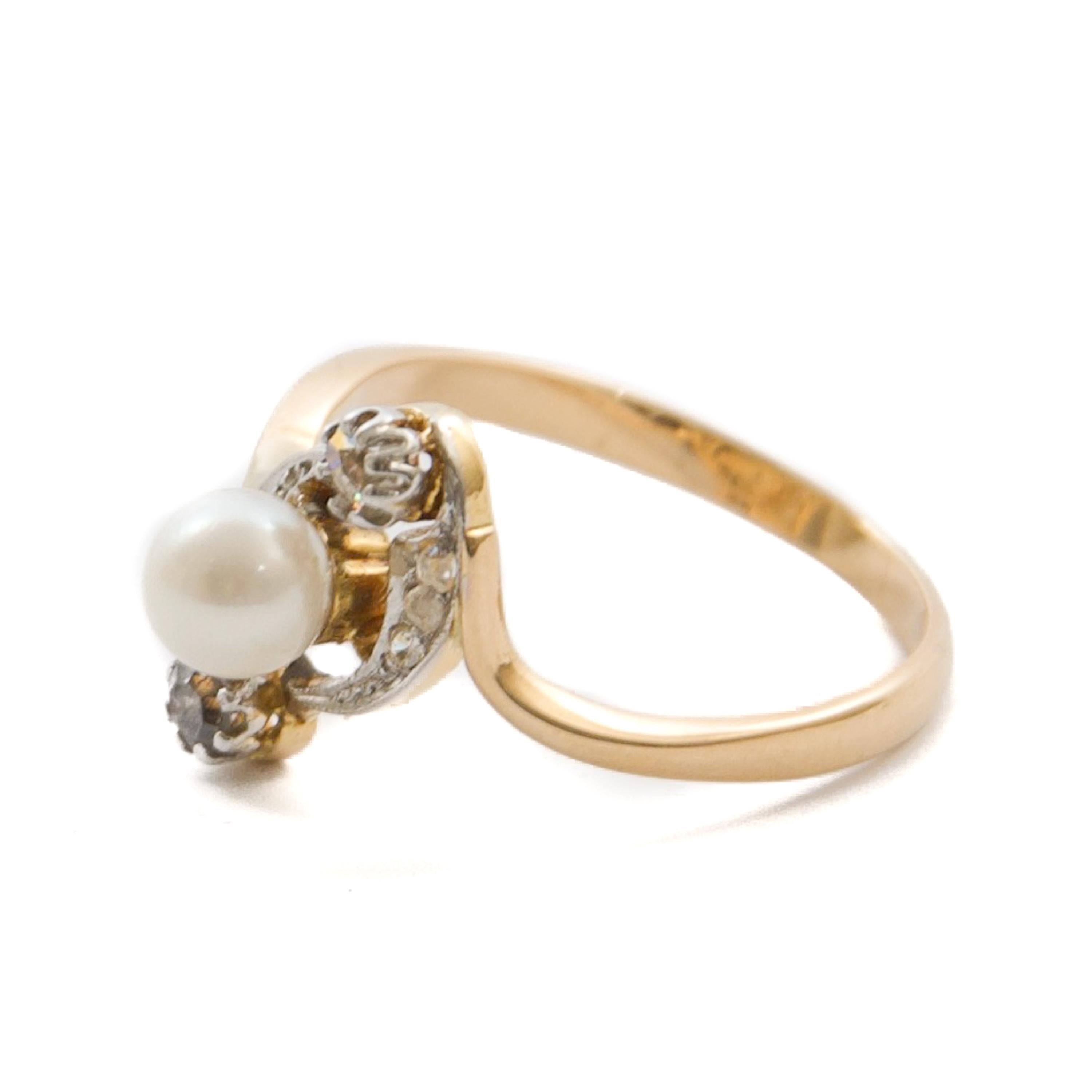 Bague ancienne Belle Époque en or jaune 14K avec perle et diamants taillés en rose Bon état - En vente à Rotterdam, NL