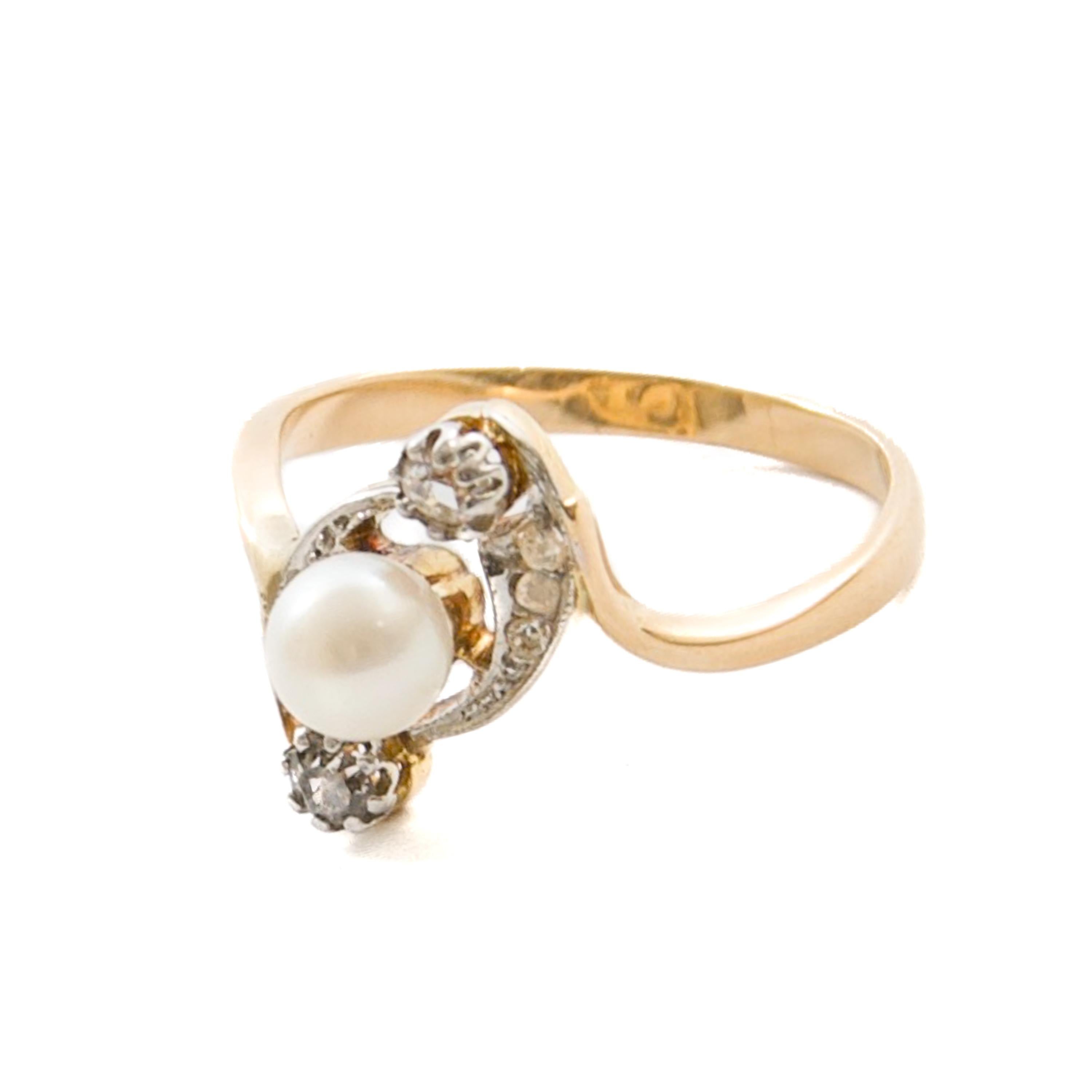 Bague ancienne Belle Époque en or jaune 14K avec perle et diamants taillés en rose en vente 3