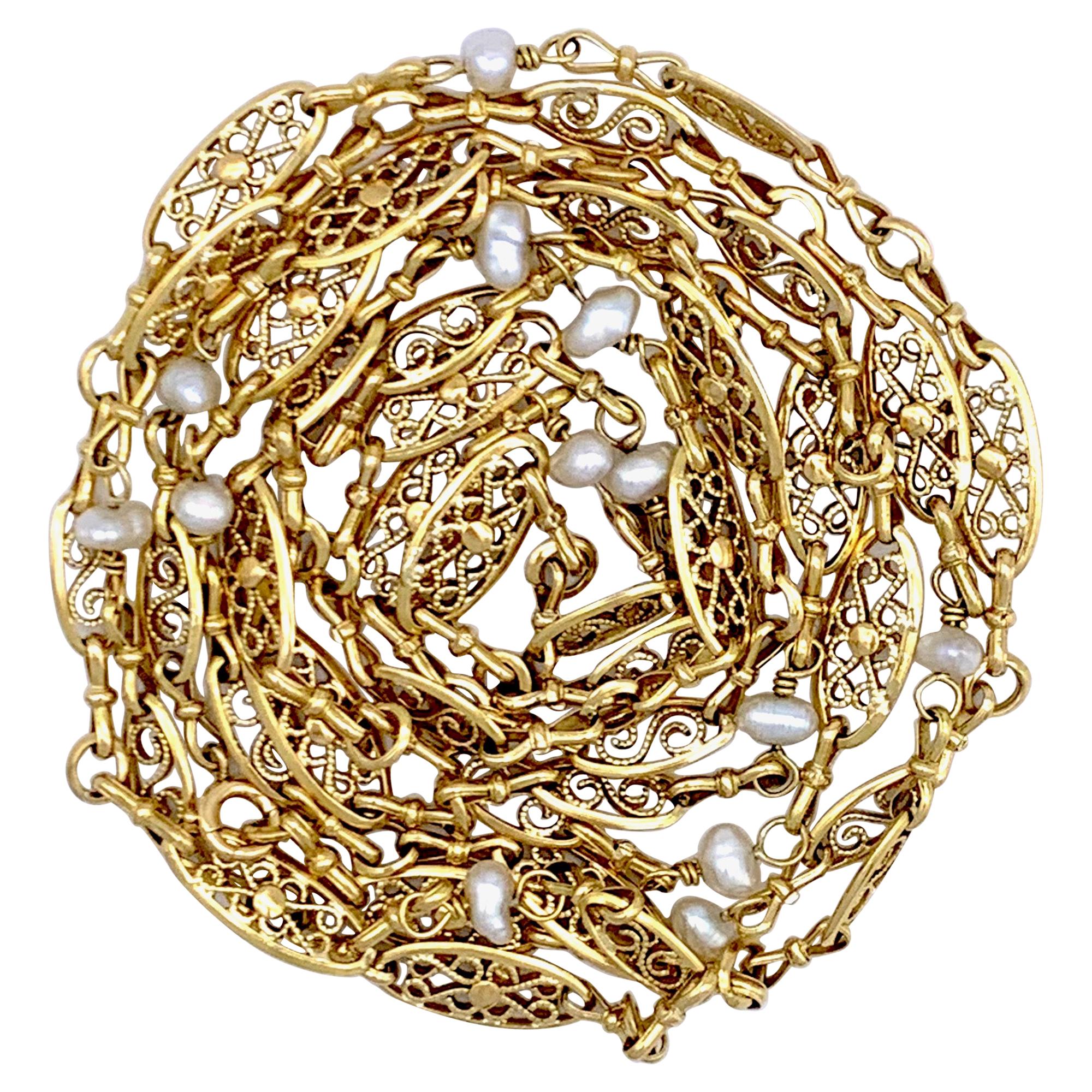Sautoir ancien Belle Époque en or 18 carats avec longue chaîne de garde en perles orientales en vente