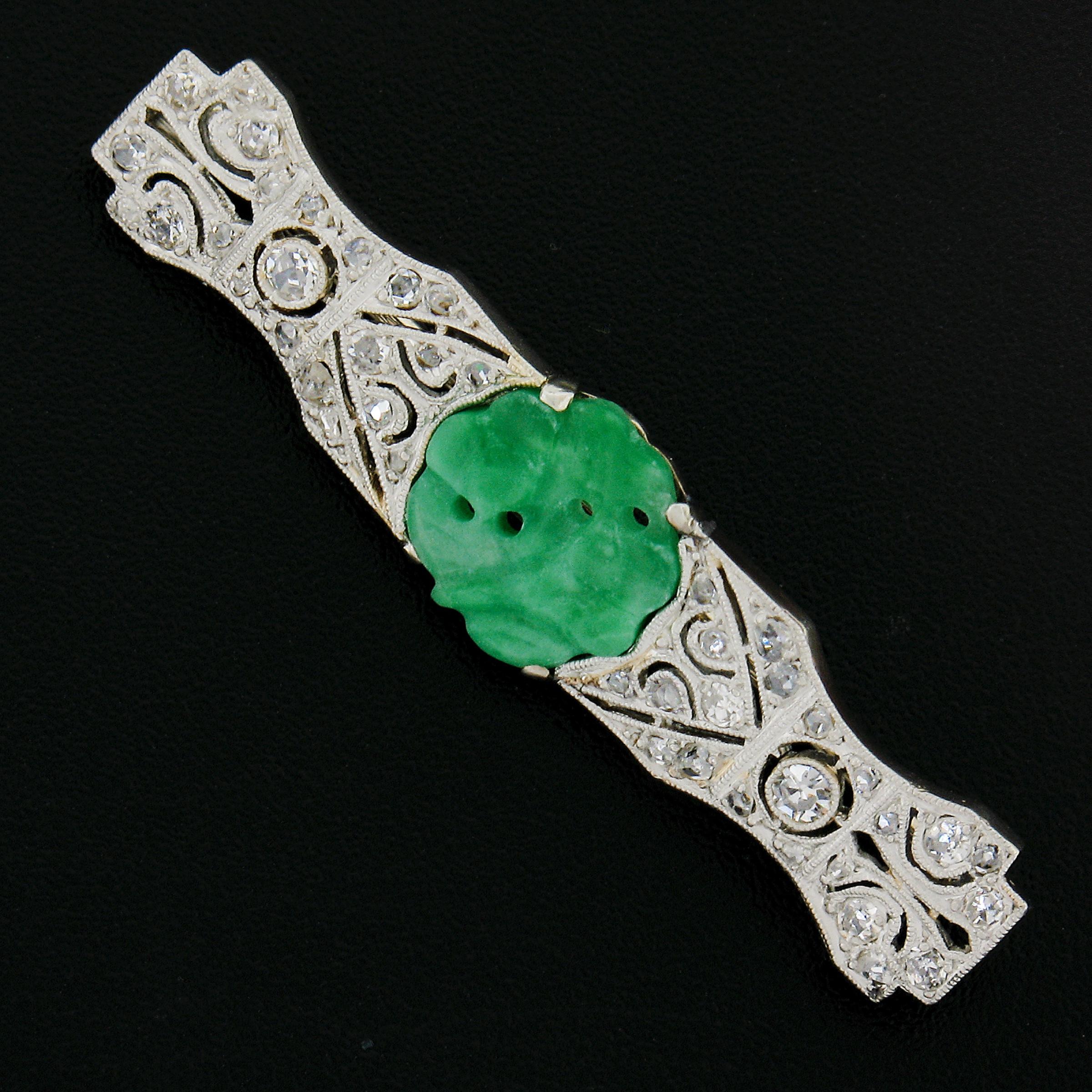 --Stein(e):--
(1) Natürliche, echte, geschnitzte Jade - Zackenfassung - natürliche grüne Farbe - 9,5 mm (ca.)
(44) Natürliche Echte Diamanten - Alter Rundschliff & Alter Europäischer Schliff - Pave & Lünettenfassung - Farbe G-J - Reinheit VS2-I2 -