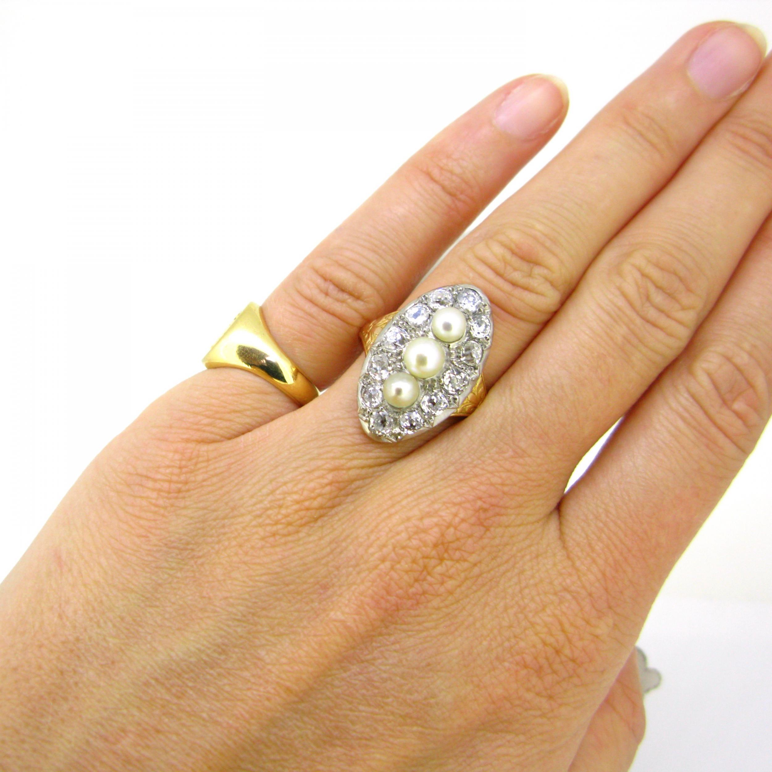 Antique Belle Epoque 3 Naturals Pearls and Diamonds Ring, 18kt Gold and Platinum 2