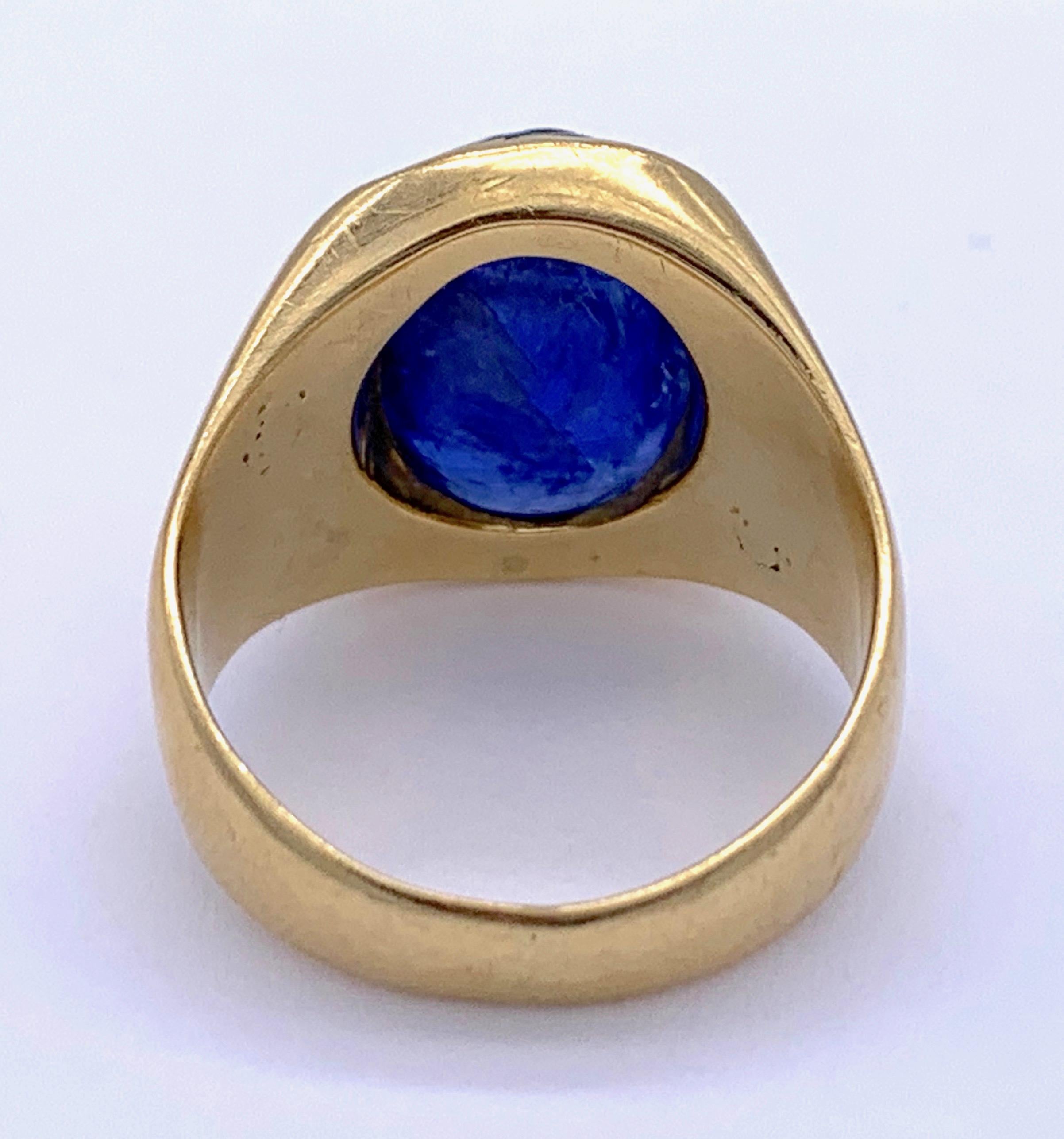 Antique Belle Époque Carved Oval Untreated Sapphire Scarab 18 K Gold Signet Ring In Good Condition In Munich, Bavaria
