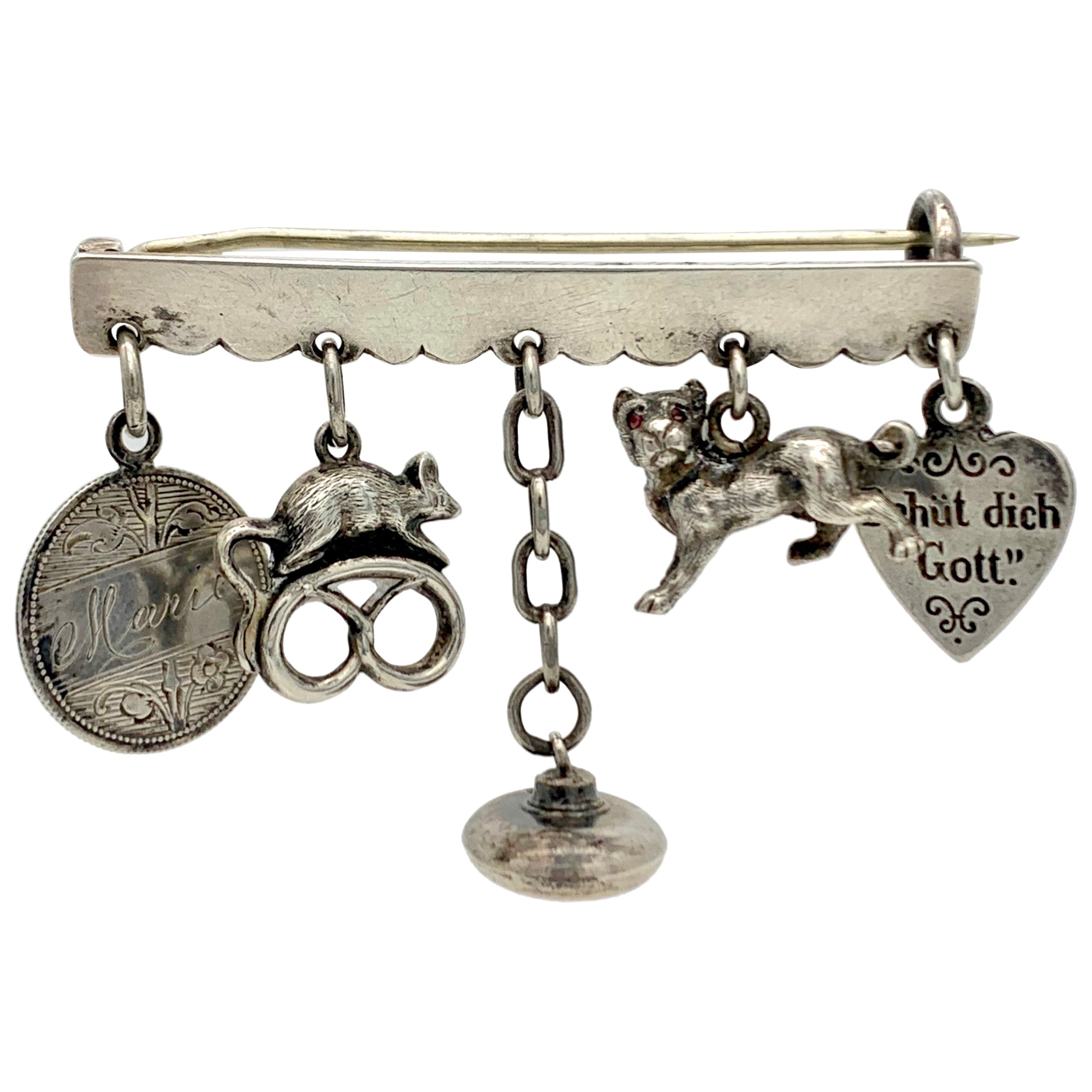 Antike Belle Époque Charms Brosche Silber Katze Maus auf einer Brezel Herz Münze