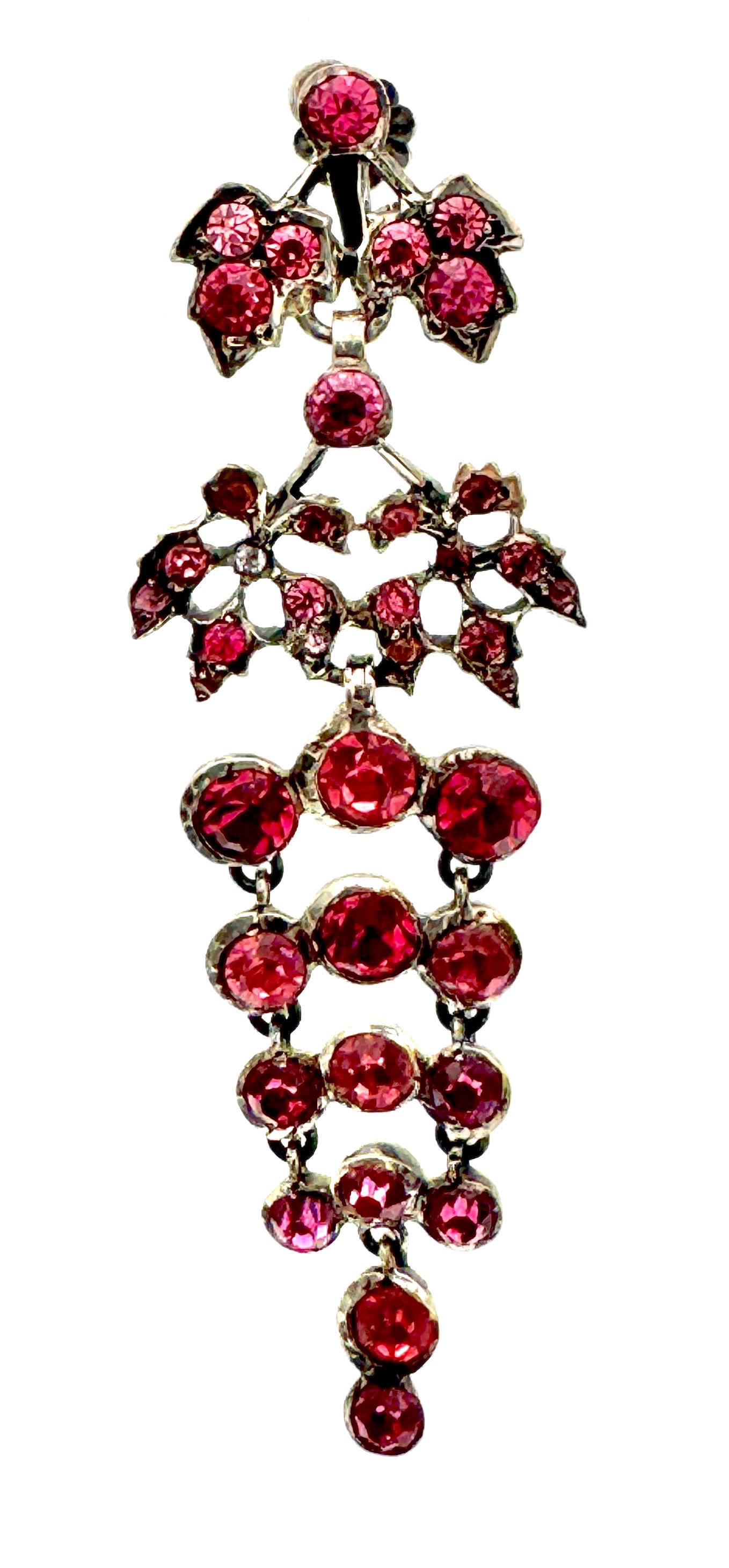 Donna Antico orecchino penzolante Belle Époque Uva Argento Pasta Rosa in vendita