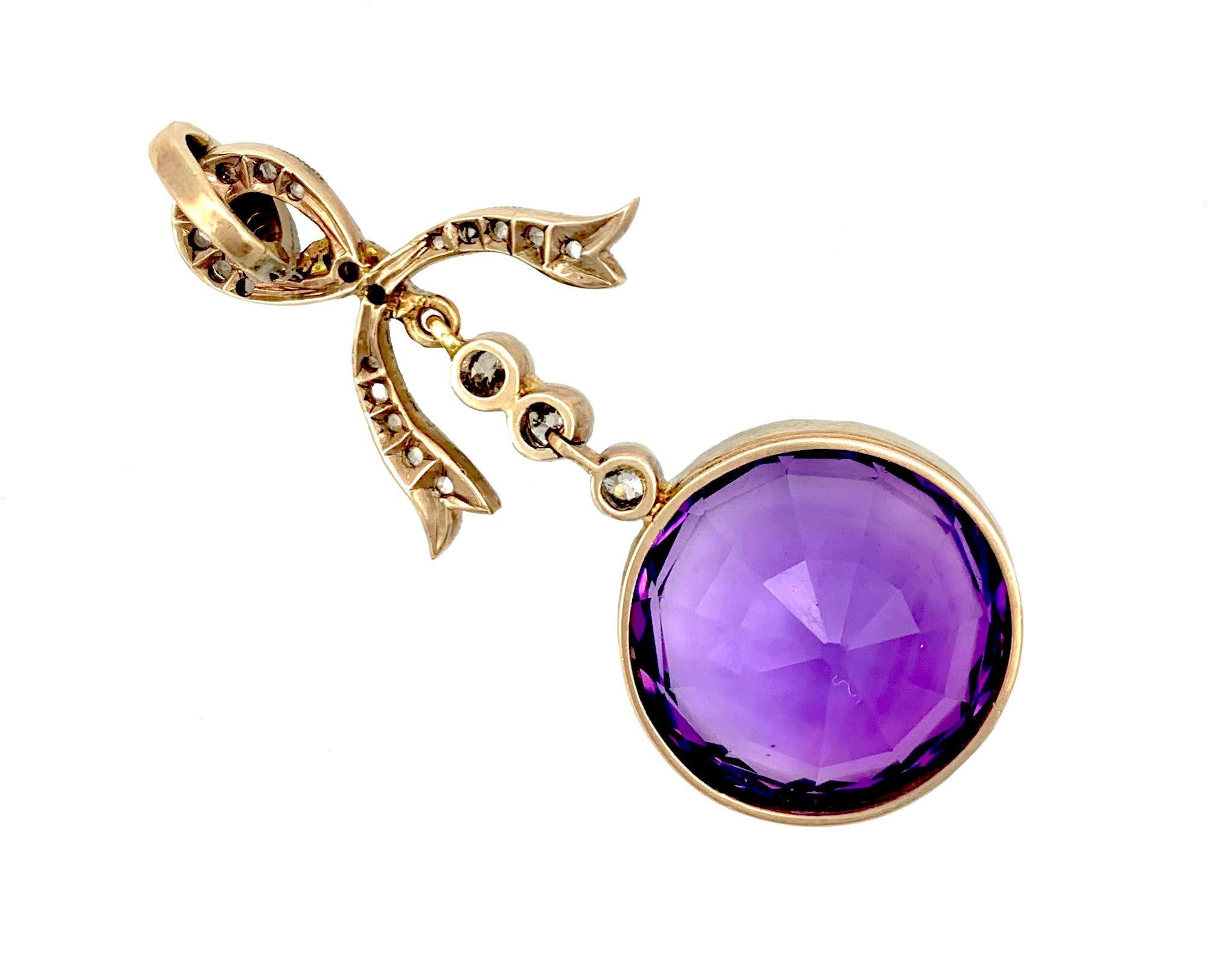 This striking piece of Belle Époque jewellery was created around the last decade of the 19th century. The pendant is set with a fine size round amethyst with a diameter of 1.9 cm mounted in a mille griffe platinum mount backed on 14 karat yellow