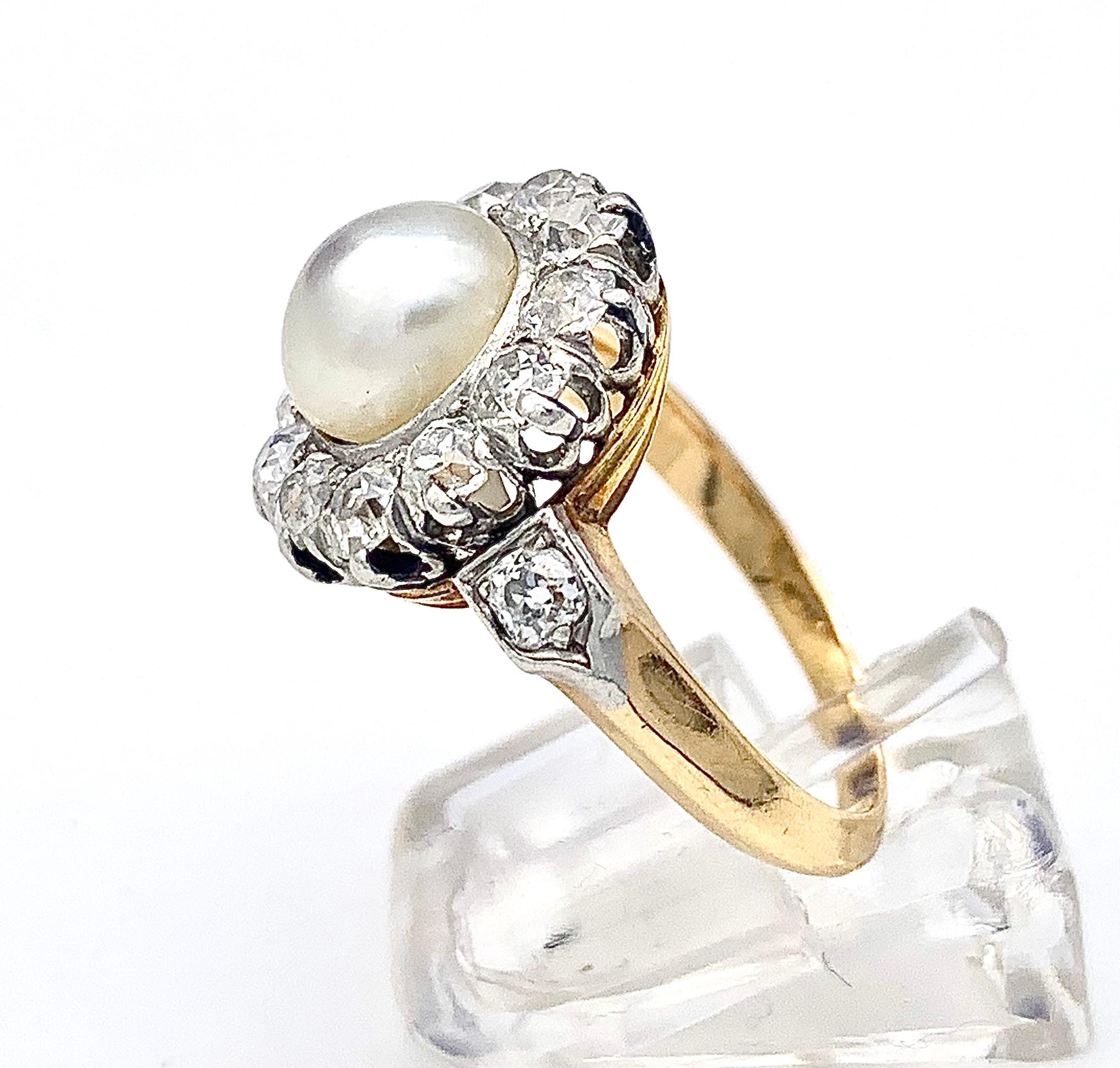 Antique Belle Époque Diamond Platinum 18 K Natural Oriental Pearl Bridal Ring  In Good Condition For Sale In Munich, Bavaria