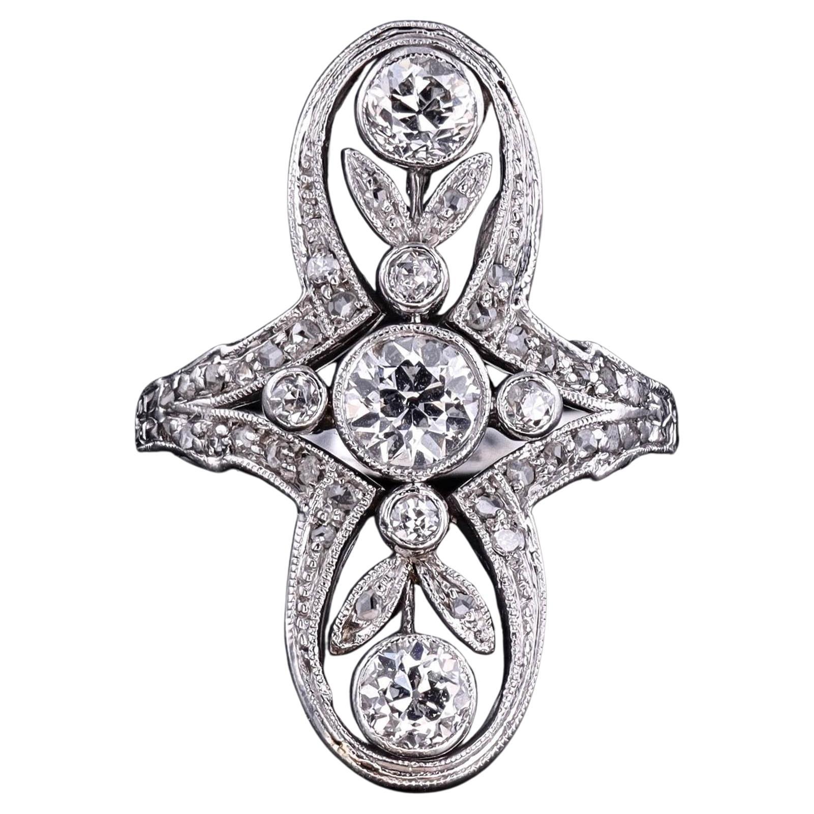Bague ancienne Belle Epoque en platine avec diamants en vente