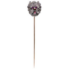Épingle à nourrice Belle Èpoque en forme de chien Yorckshire Terrier en platine 18 carats avec diamants et rubis, 1890