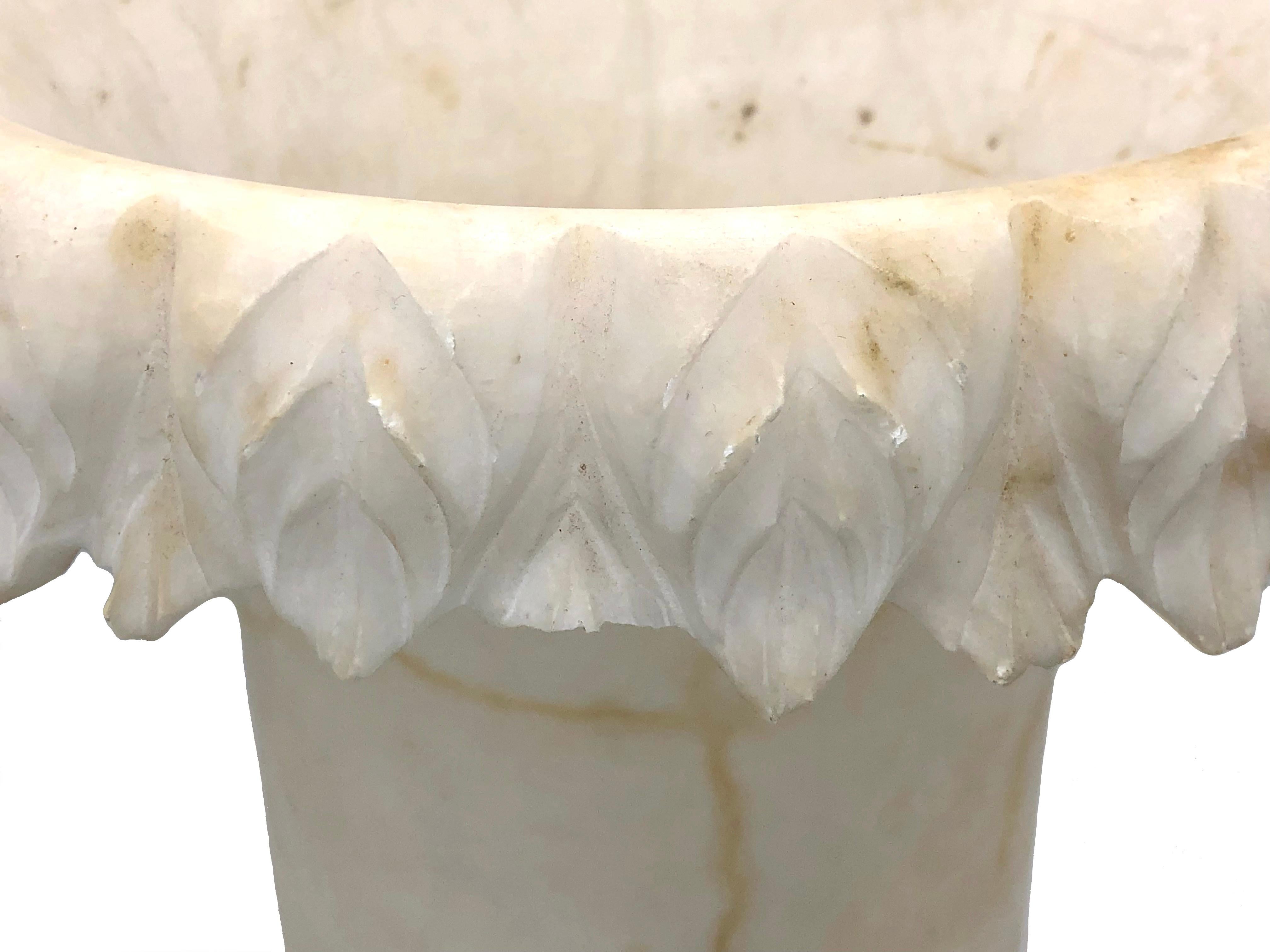 Antique Belle Époque French Alabaster Vase Garden Ornament en vente 2