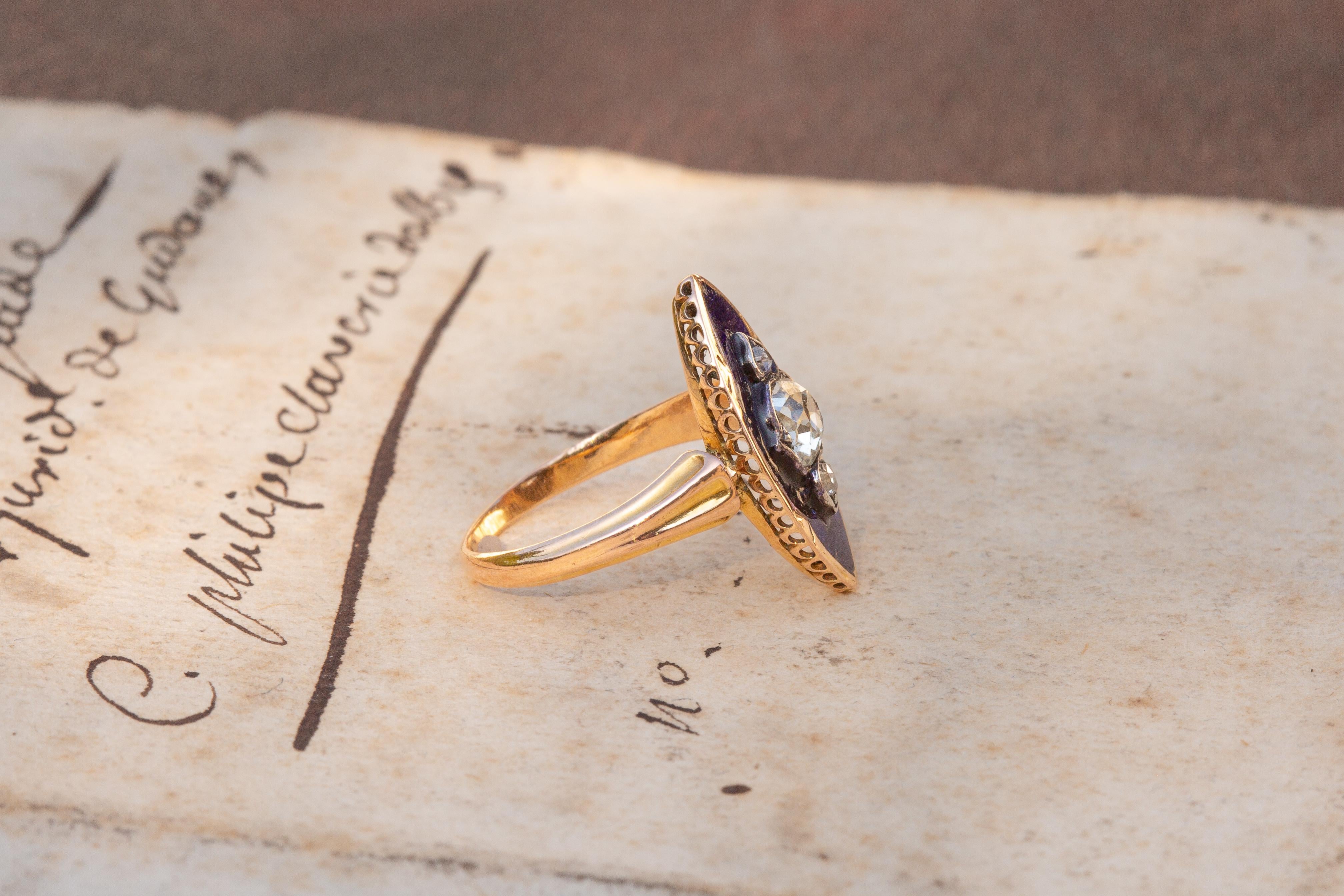 Antiker französischer Diamant- und blauer Emaille-Ring Navette aus 18 Karat Gold, Belle Epoque (Alteuropäischer Brillantschliff) im Angebot