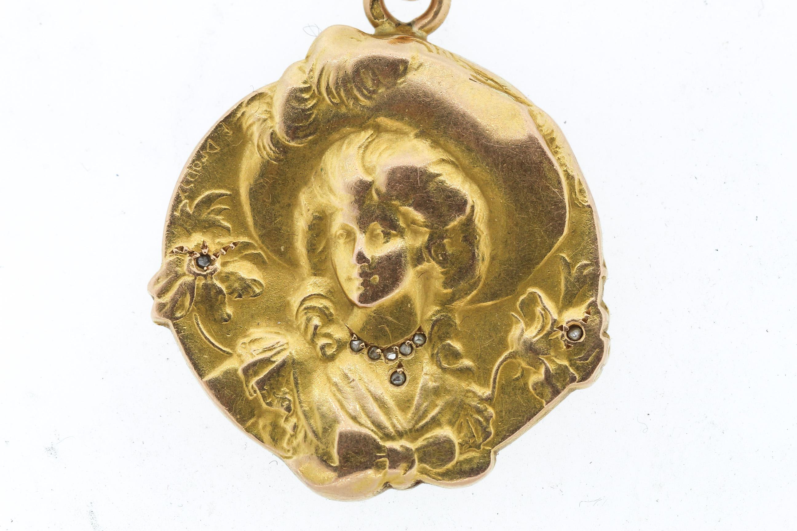 Antique Belle Époque French Emile Dropsy 18 Karat Gold Repousse Pendant In Good Condition In New York, NY