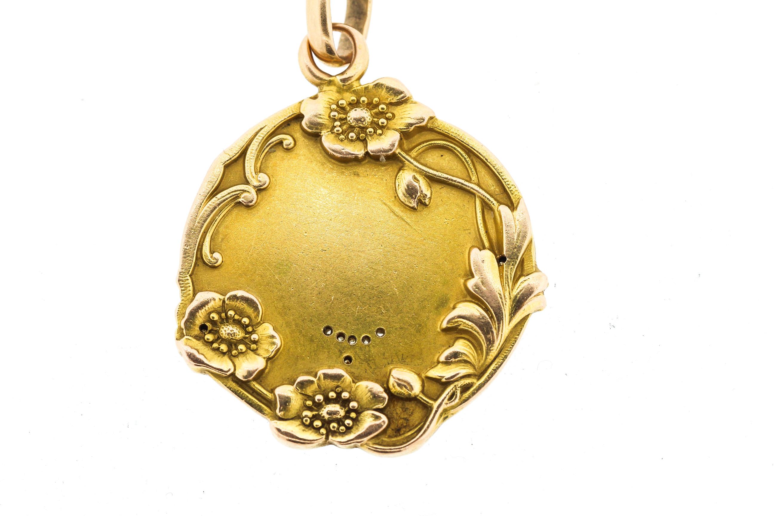 Women's or Men's Antique Belle Époque French Emile Dropsy 18 Karat Gold Repousse Pendant