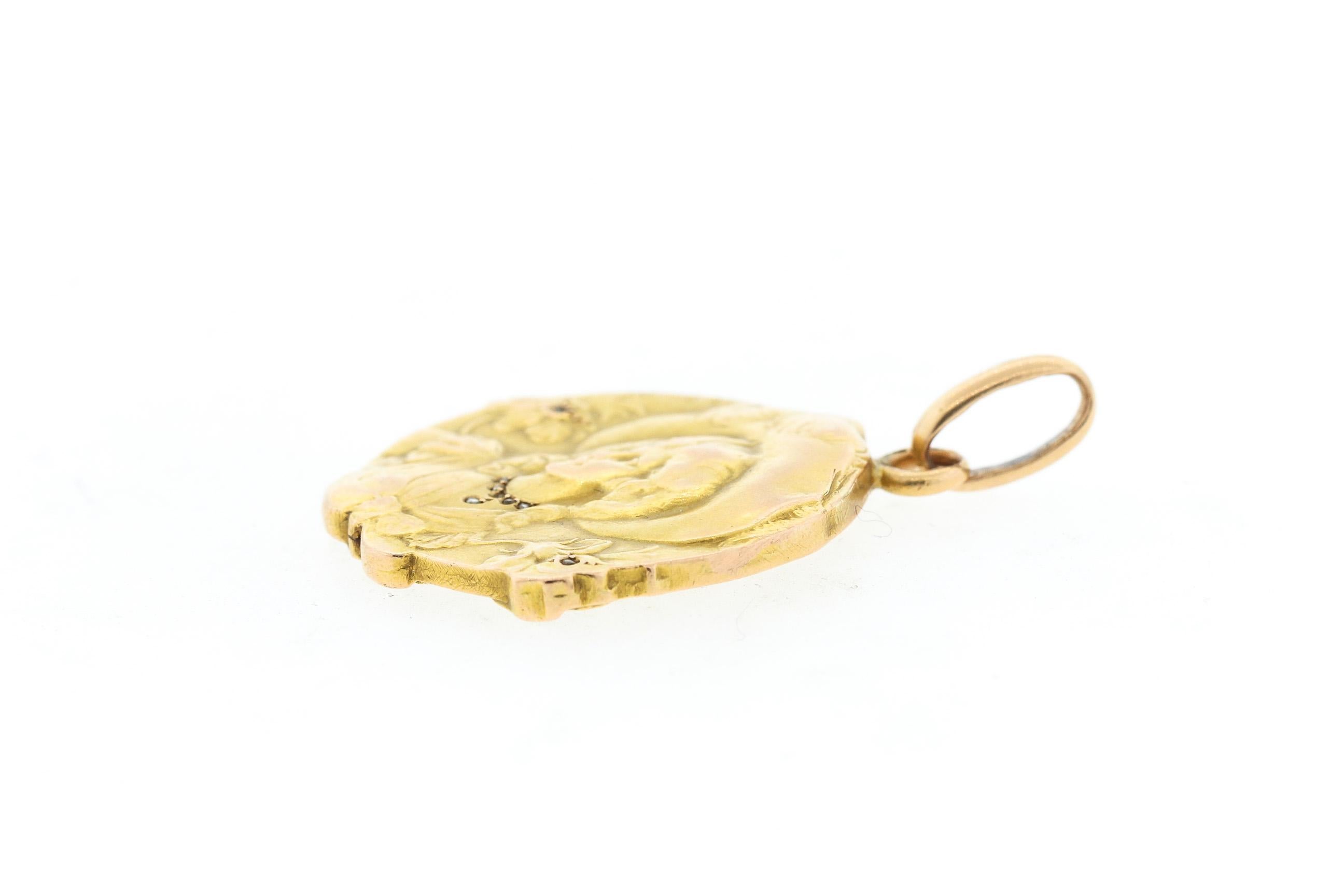 Antique Belle Époque French Emile Dropsy 18 Karat Gold Repousse Pendant 2