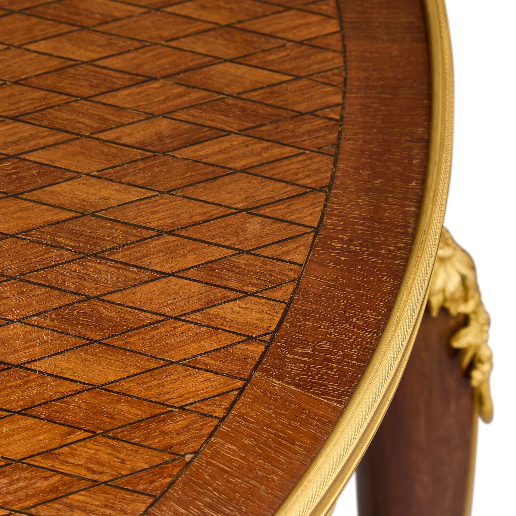 XX secolo Antico Guéridon di parquet montato in bronzo dorato Belle Époque in vendita