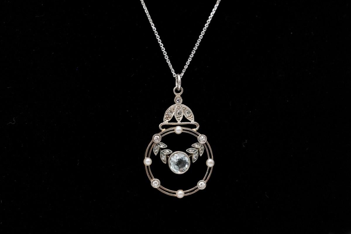 Antique Belle Epoque Gold pendant with aquamarine, pearls and diamonds. In Good Condition In Chorzów, PL