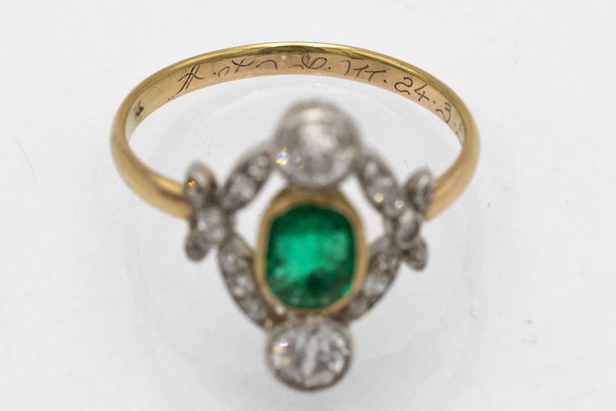 Old European Cut Antique Belle Epoque gold ring with emerald and diamonds, France. For Sale