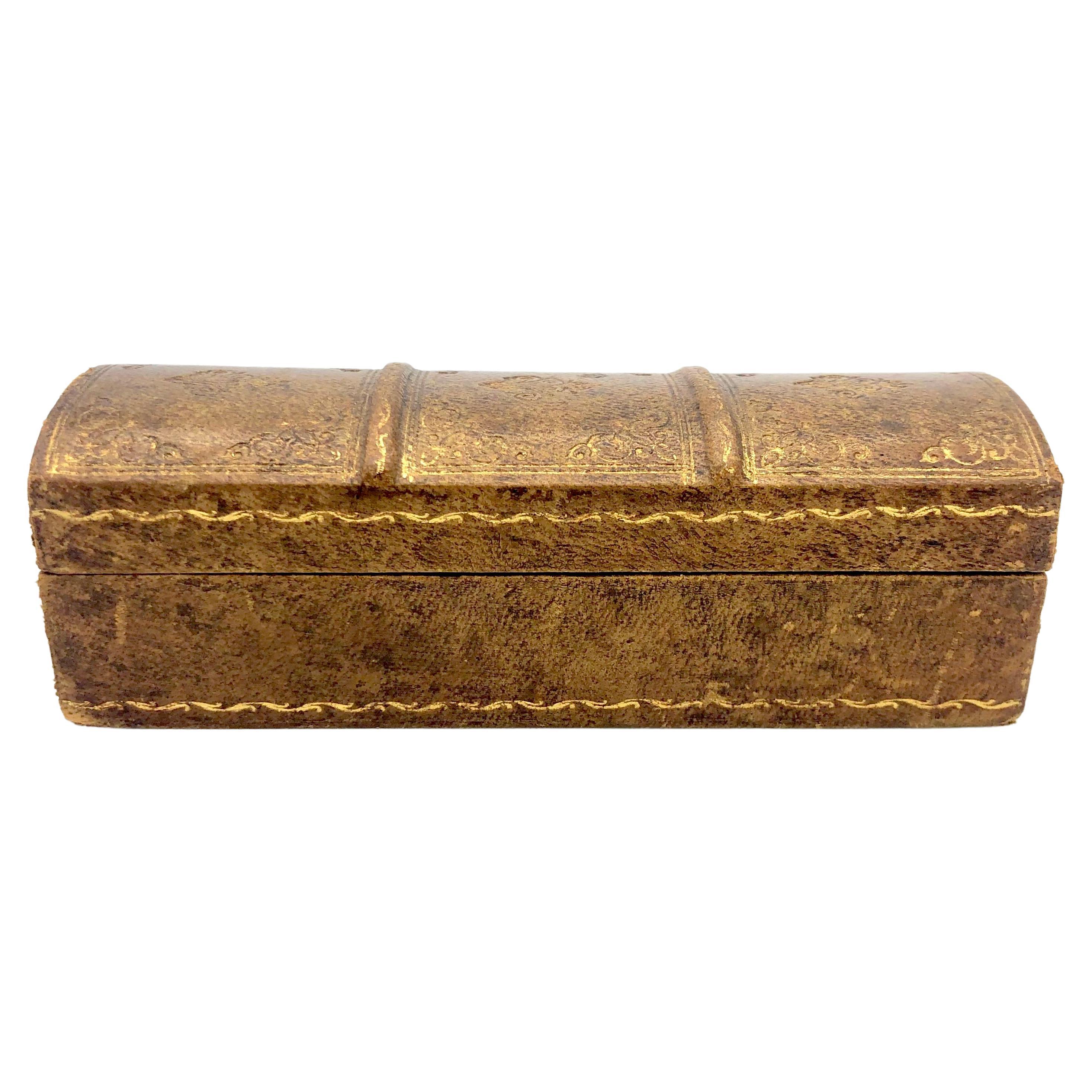Antiquité Belle Époque Coffre en cuir Wood Wood Goldembossed Secret Box Book Box Trunk en vente
