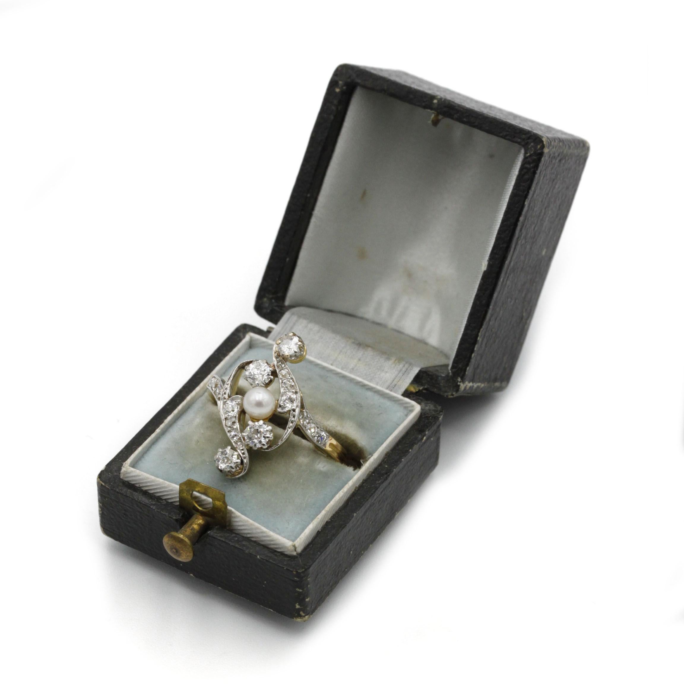 Women's Antique Belle Époque Pearl & Old Cut Diamond Ring in 18K Yellow Gold For Sale