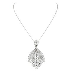 Pendentif évasé ancien de style Belle Époque en platine avec diamants européens et chaîne en or 18 carats