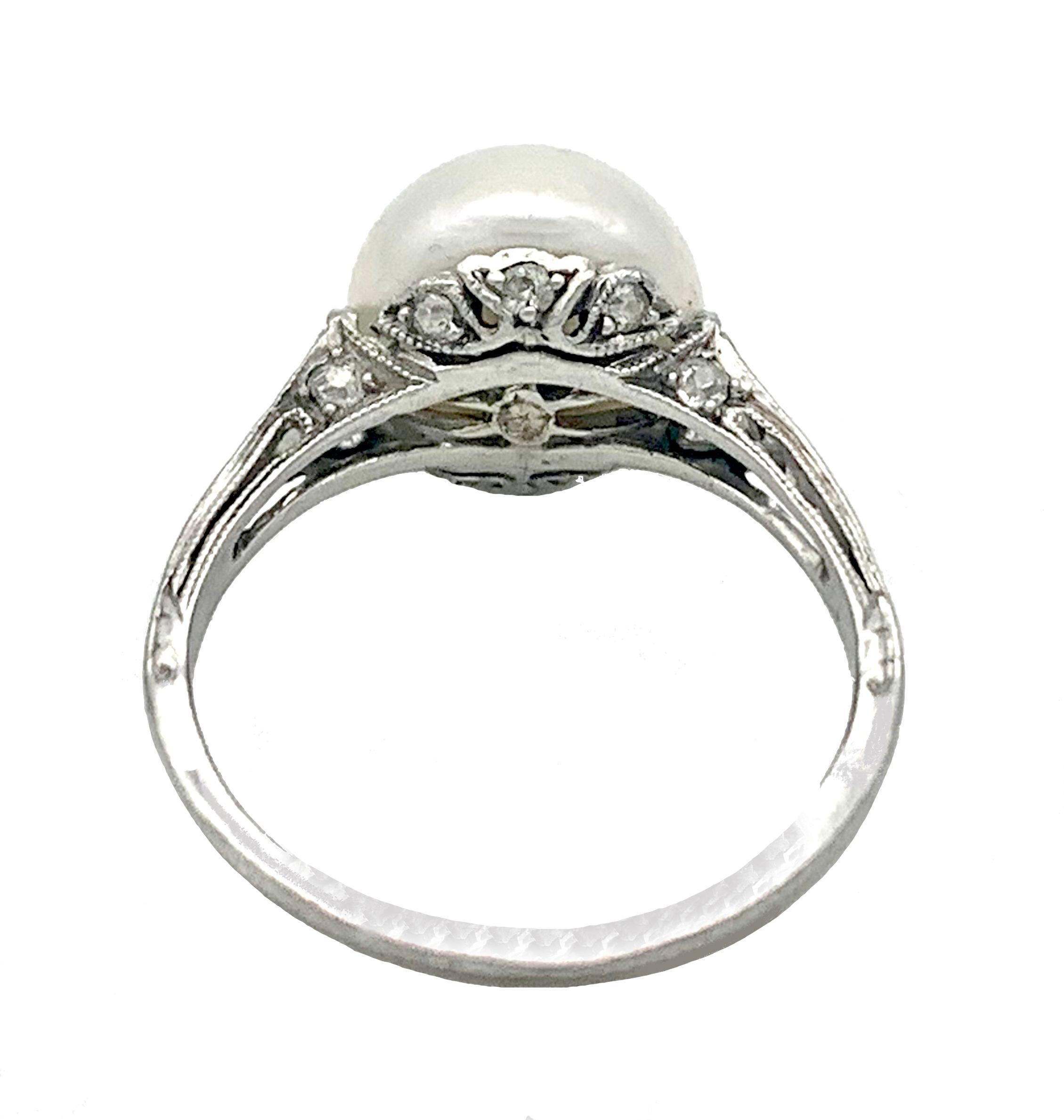 Antique Belle Époque Ring Natural Oriental Bouton Pearl 3.47 Ct Plat Diamond  In Good Condition For Sale In Munich, Bavaria