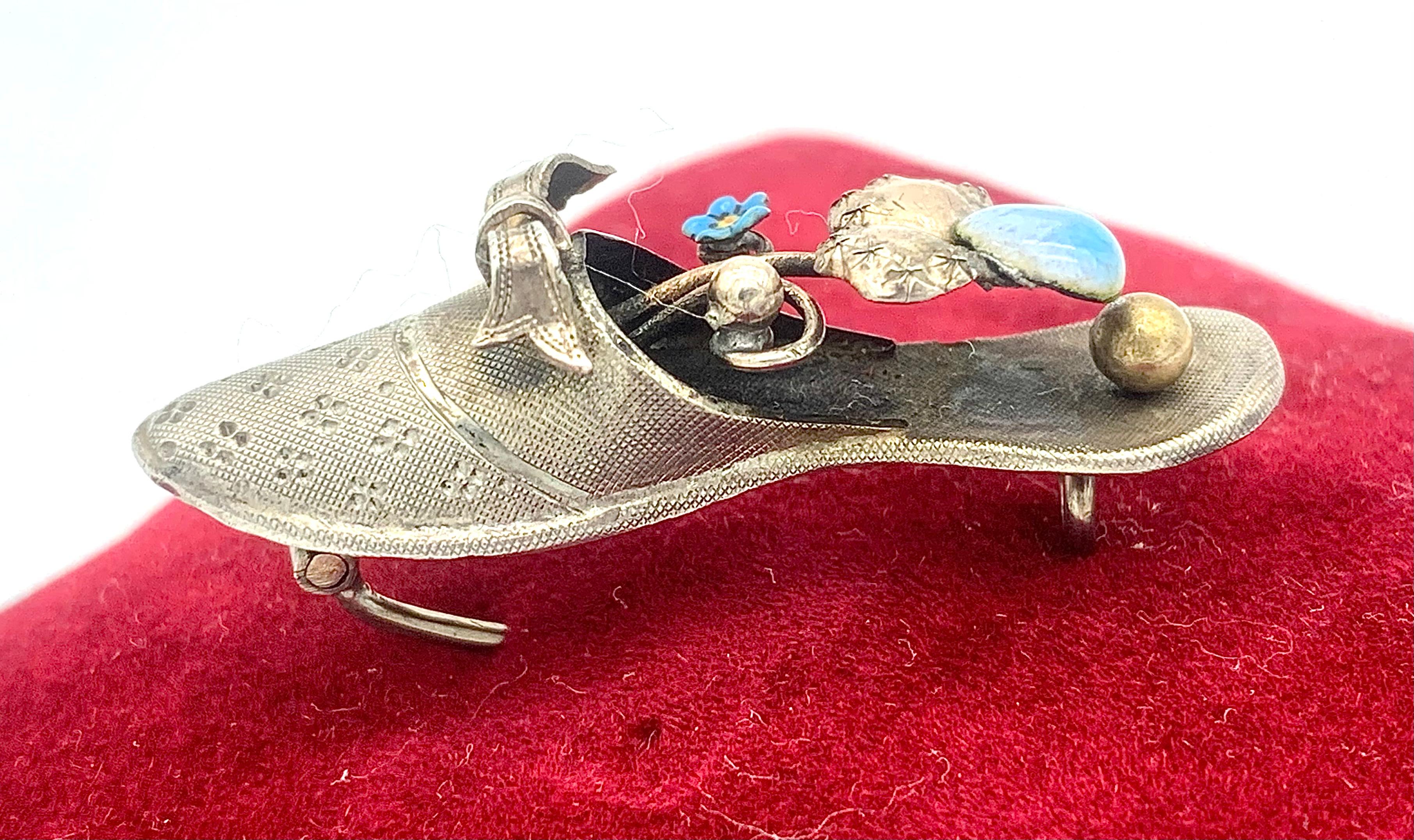 Antique Belle Époque Silver Brooch Slipper with Flowers Ball Cindarella's Shoe In Good Condition For Sale In Munich, Bavaria