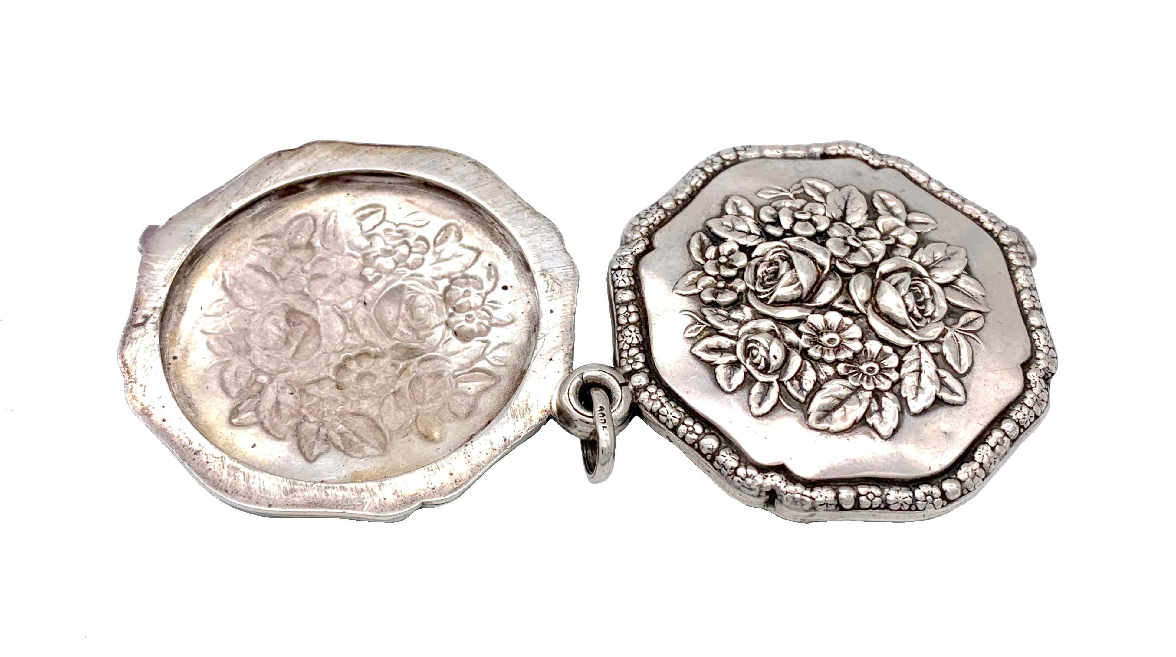 Women's Antique Belle Époque Silver Pendant Sliding Locket Mirror For Sale