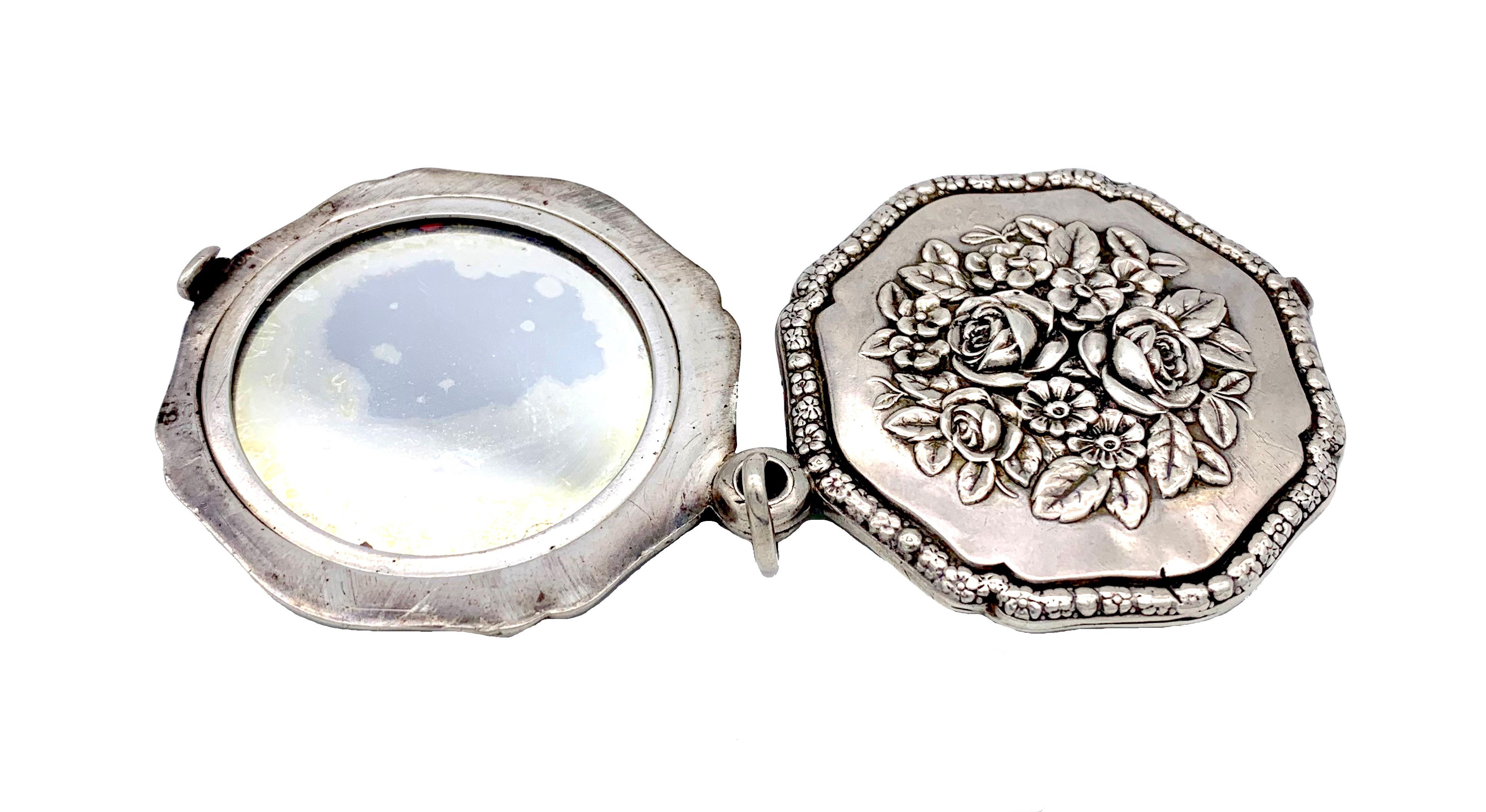 Women's Antique Belle Époque Silver Pendant Sliding Locket Mirror For Sale