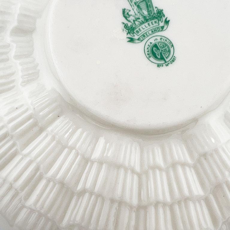 Antiguo Platillo de Porcelana Irlandesa Belleek - Diseño Concha Etrusca Mediados del Siglo XX Irlandés en venta