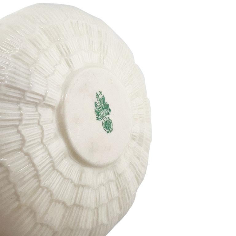 Antiguo Platillo de Porcelana Irlandesa Belleek - Diseño Concha Etrusca Mediados del Siglo XX en venta 2