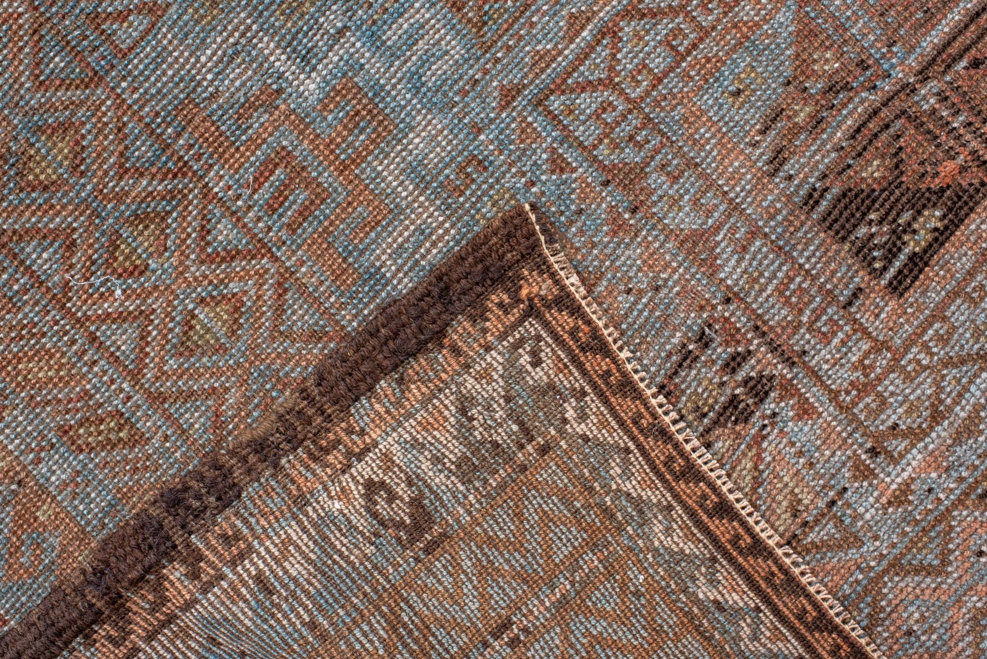 Antiker Belouch-Teppich in sanftem Blau und Taupe (20. Jahrhundert) im Angebot