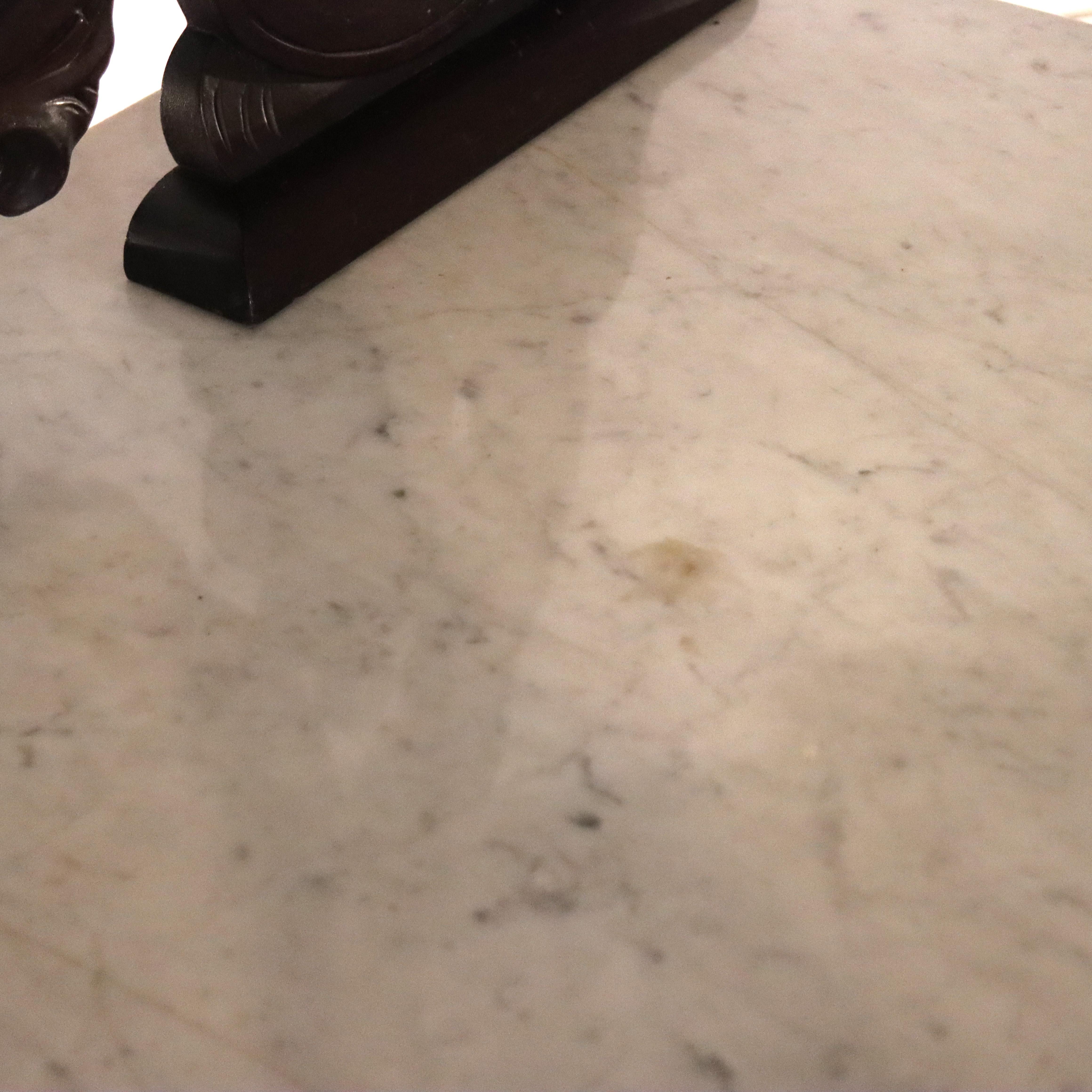 Antigua Cómoda con Espejo de Caoba Tallada en Llama del Renacimiento Rococó de la Escuela Belter en venta 11