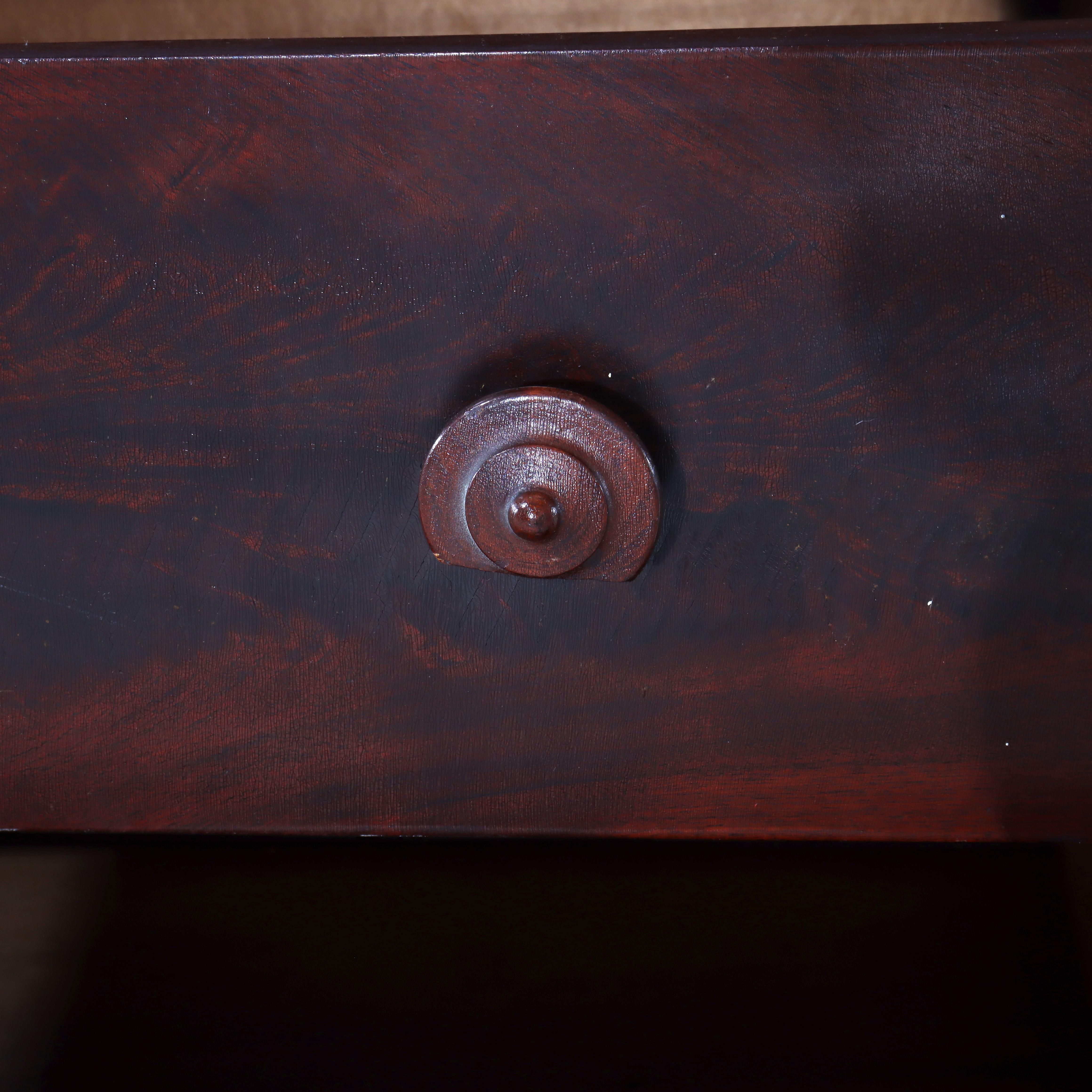 Antigua Cómoda con Espejo de Caoba Tallada en Llama del Renacimiento Rococó de la Escuela Belter en venta 15