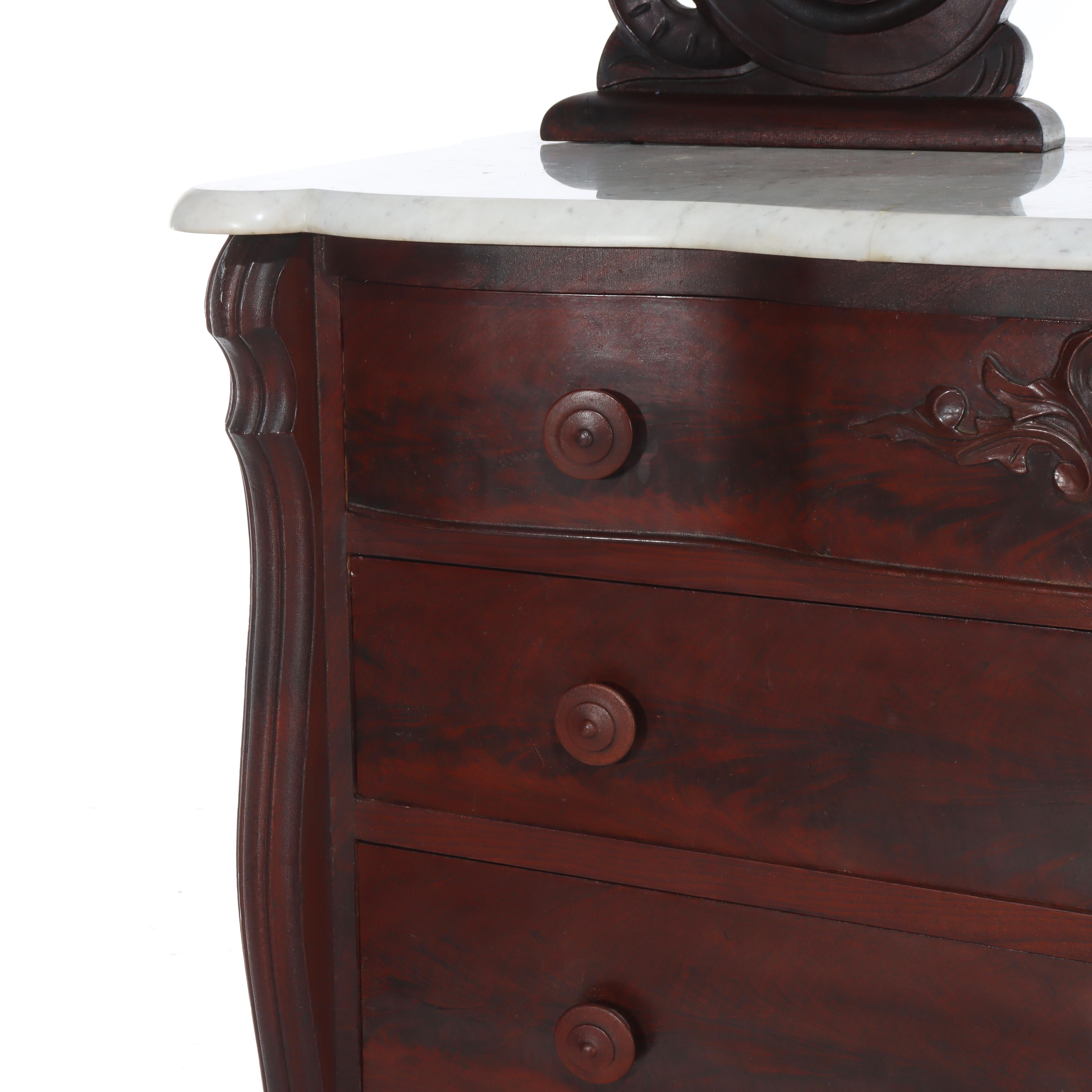 Antigua Cómoda con Espejo de Caoba Tallada en Llama del Renacimiento Rococó de la Escuela Belter en Bueno estado para la venta en Big Flats, NY