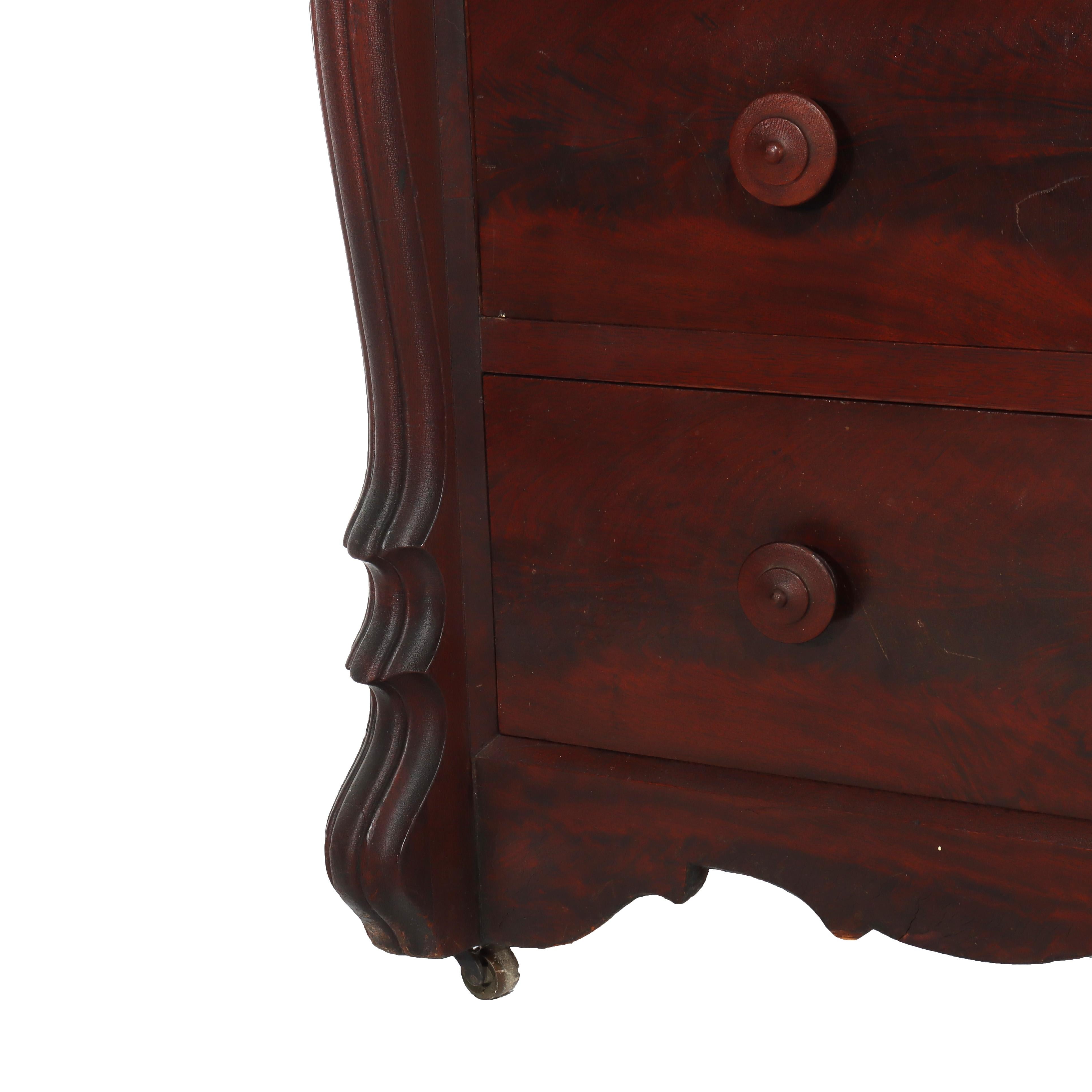 Antigua Cómoda con Espejo de Caoba Tallada en Llama del Renacimiento Rococó de la Escuela Belter siglo XIX en venta