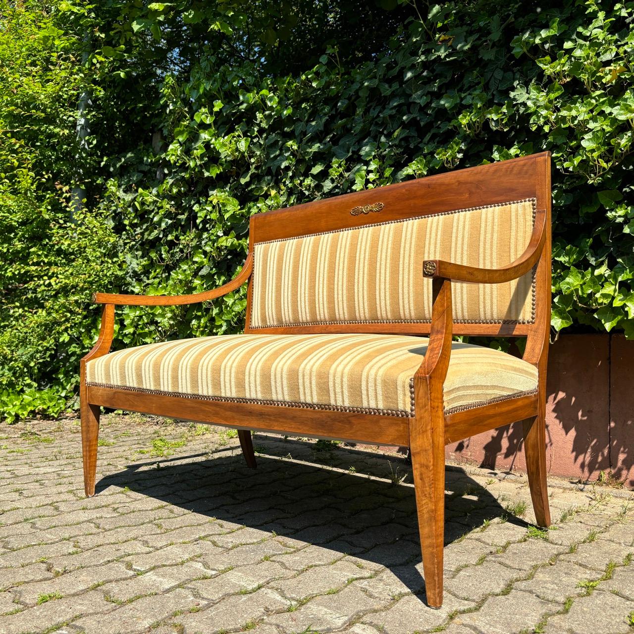 Antique bench  classicism  walnut  two-seater In Good Condition For Sale In Würzburg, DE