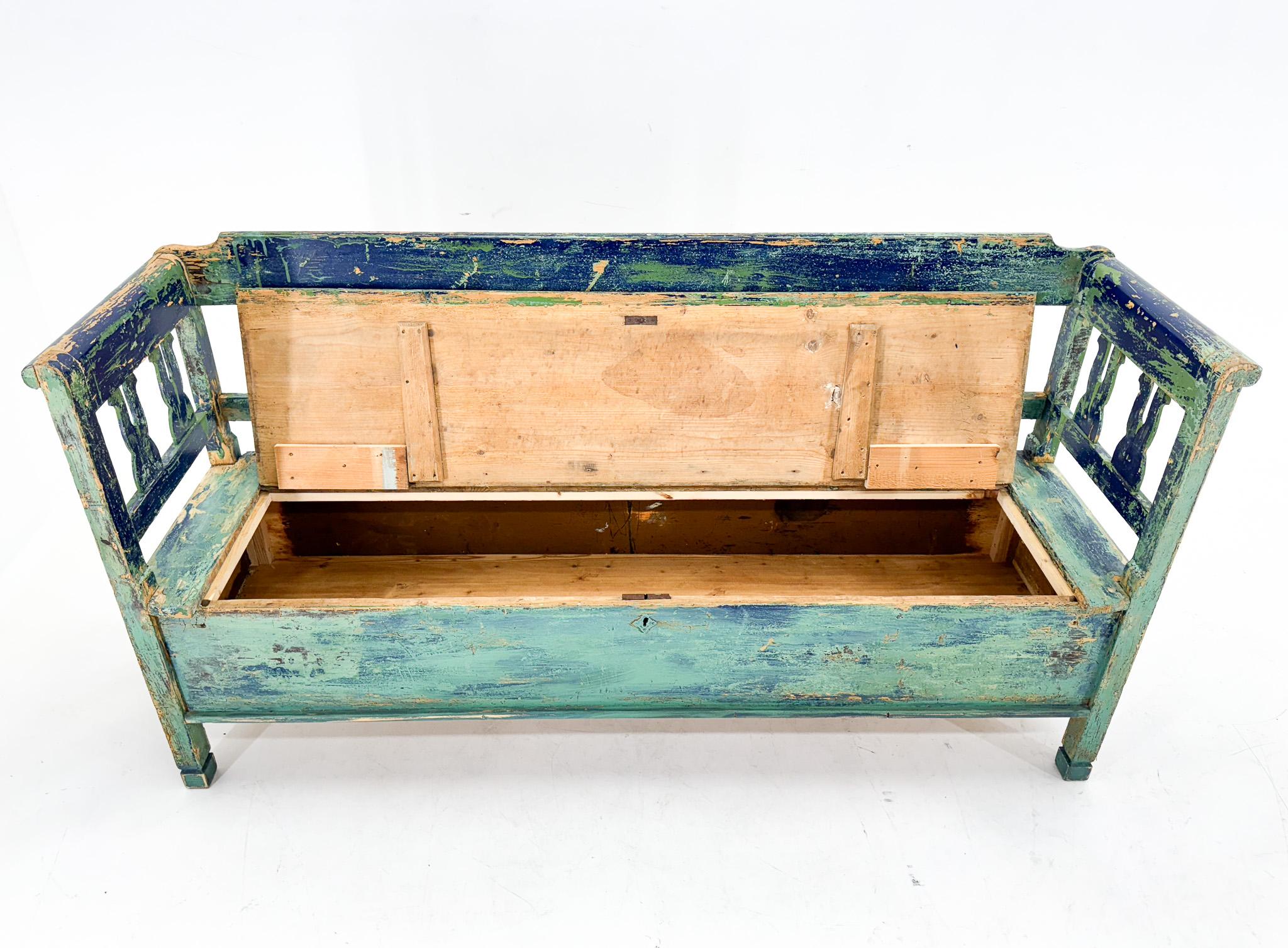 Antique Bench with Storage Space and Beautiful Original Patina In Good Condition For Sale In Praha, CZ