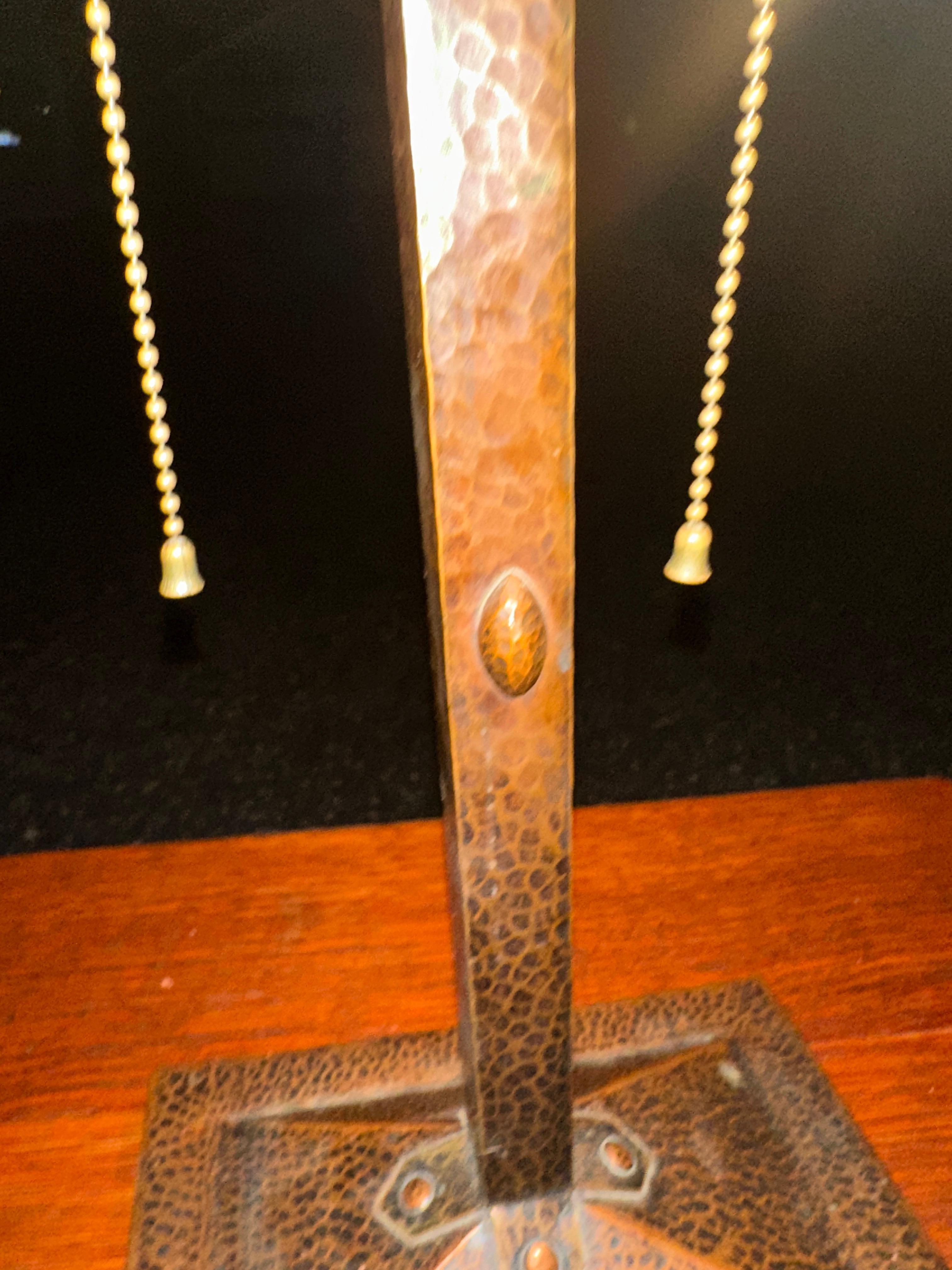 Antique Benedict Studios Hammered Copper Lamp - W7694 For Sale 6