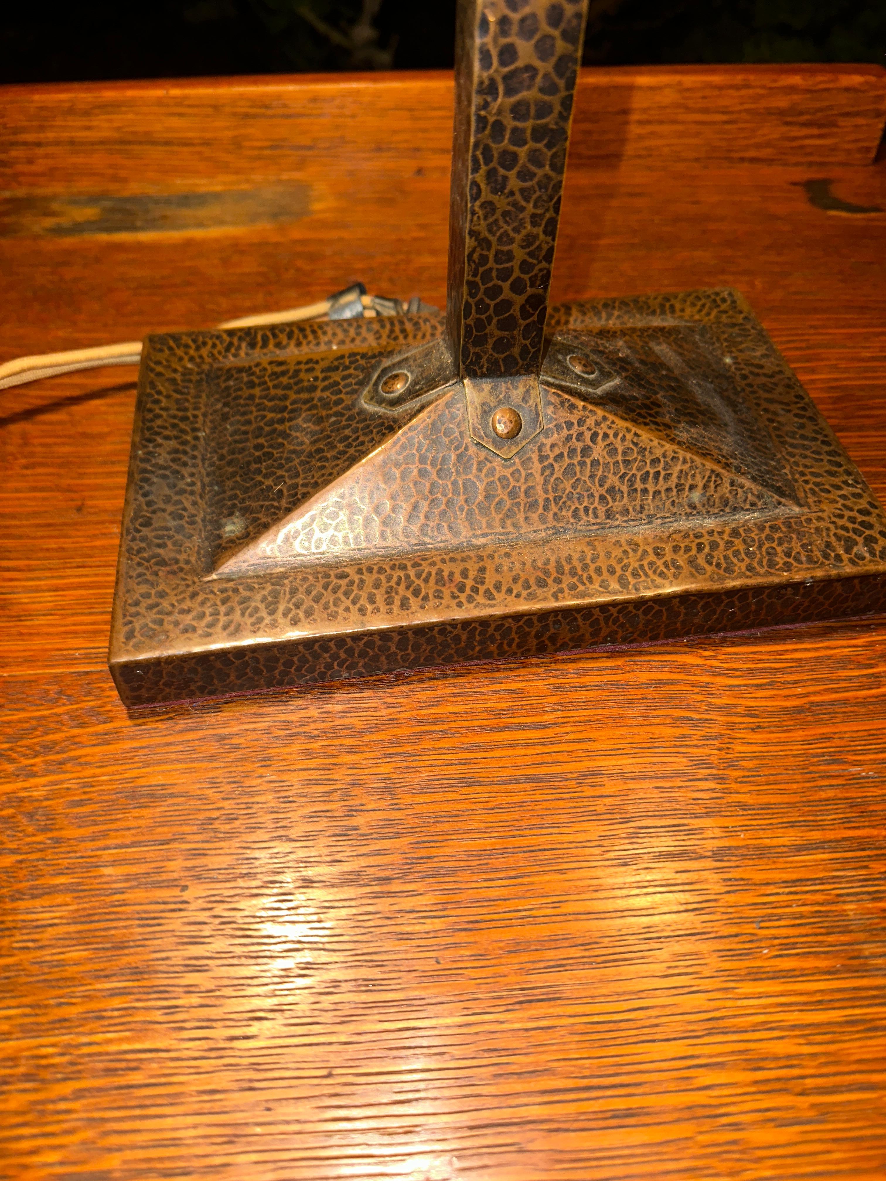Antique Benedict Studios Hammered Copper Lamp - W7694 For Sale 10