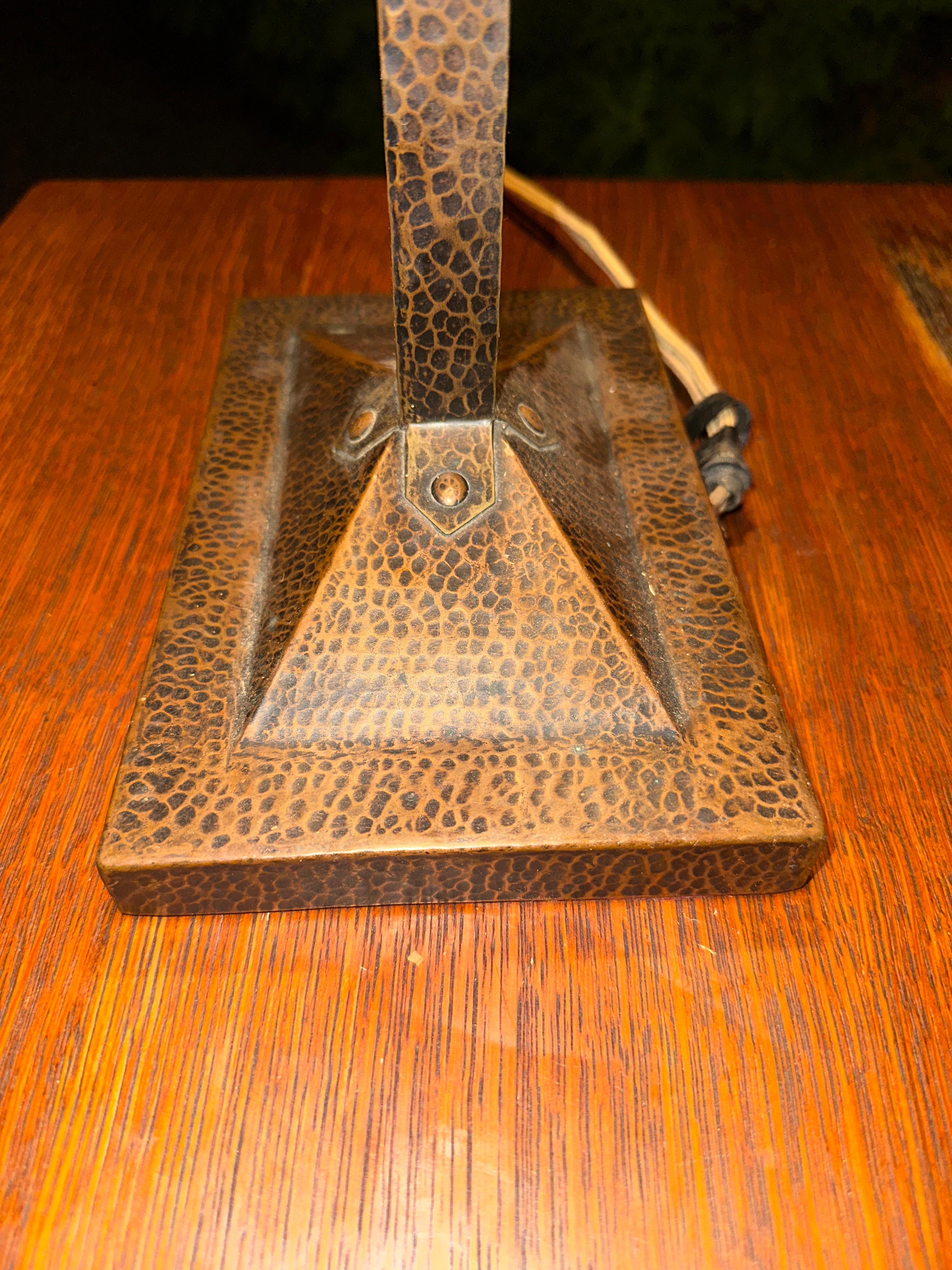 Antique Benedict Studios Hammered Copper Lamp - W7694 For Sale 13