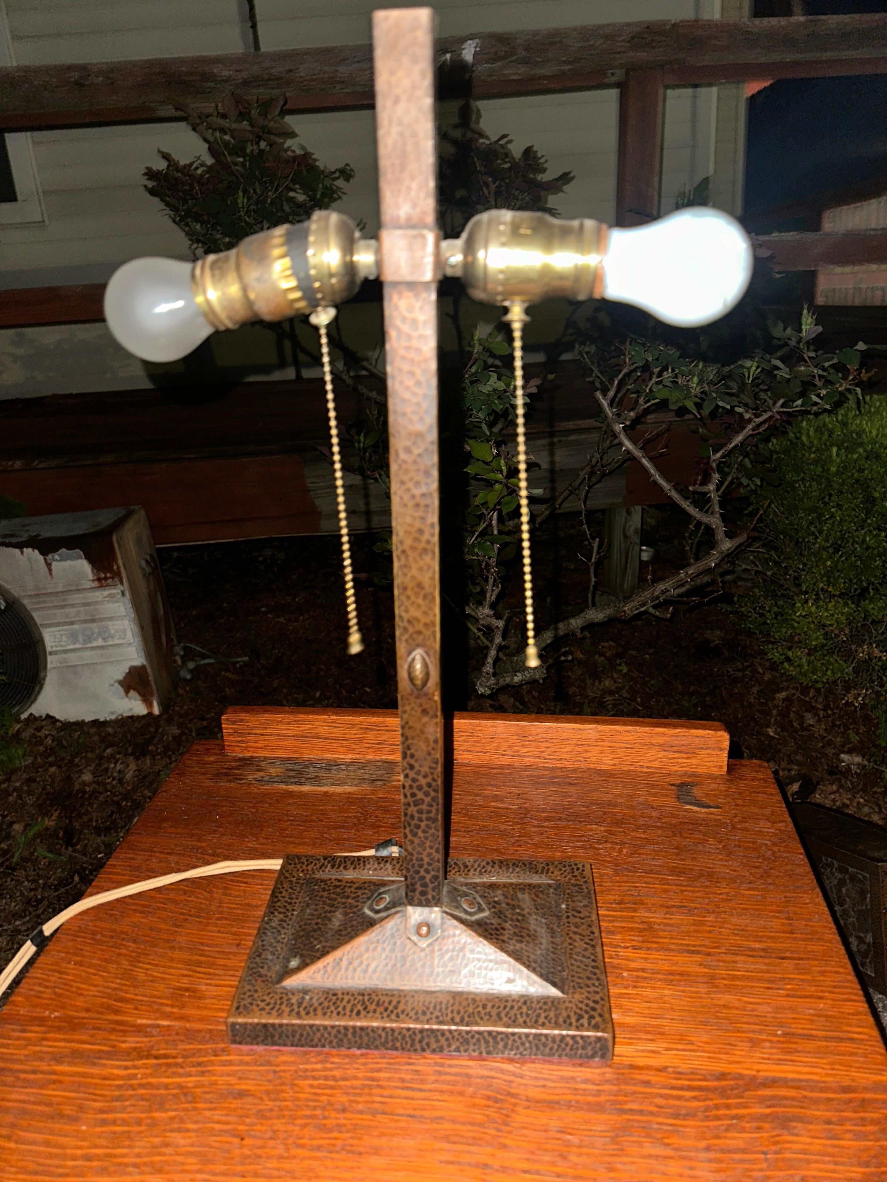 Antique Benedict Studios Hammered Copper Lamp - W7694

This is an antique Benedict Studios hammered copper lamp. The mica is period glass. No damage, no dents, no problems.

W7694