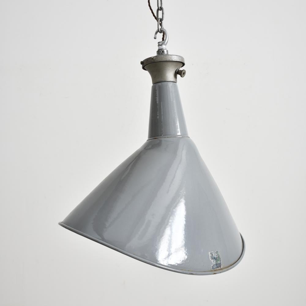 Grey elliptical Benjamin industrial pendant light – A

Large enamel Benjamin factory light shade by Benjamin Crysteel. Vitreous glass grey enamel shades, original type X galleries embossed with manufacturers name. This is the rarer asymmetrical