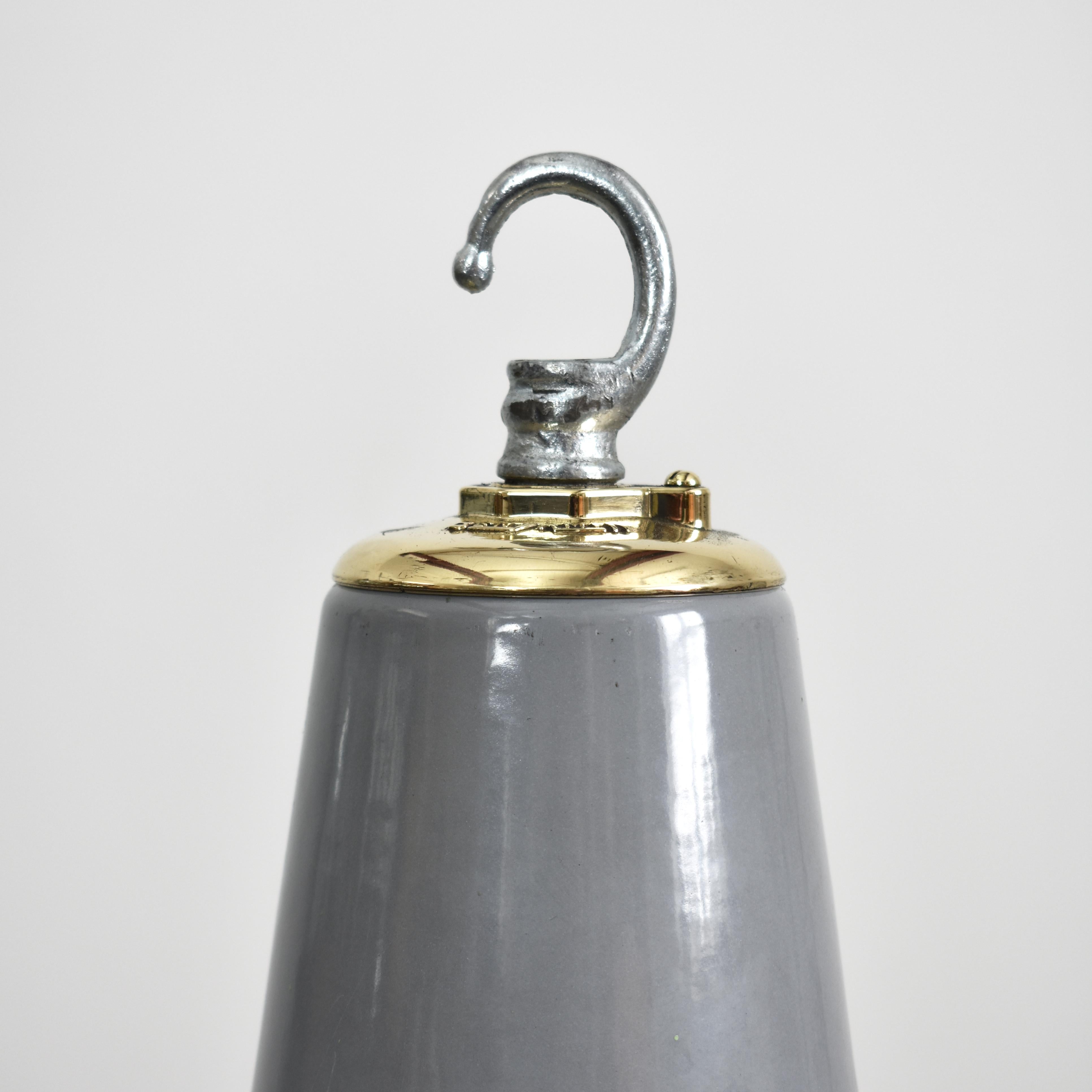 Mid-Century Modern Lampe à suspension industrielle ancienne Benjamin grise de 18 pouces en vente