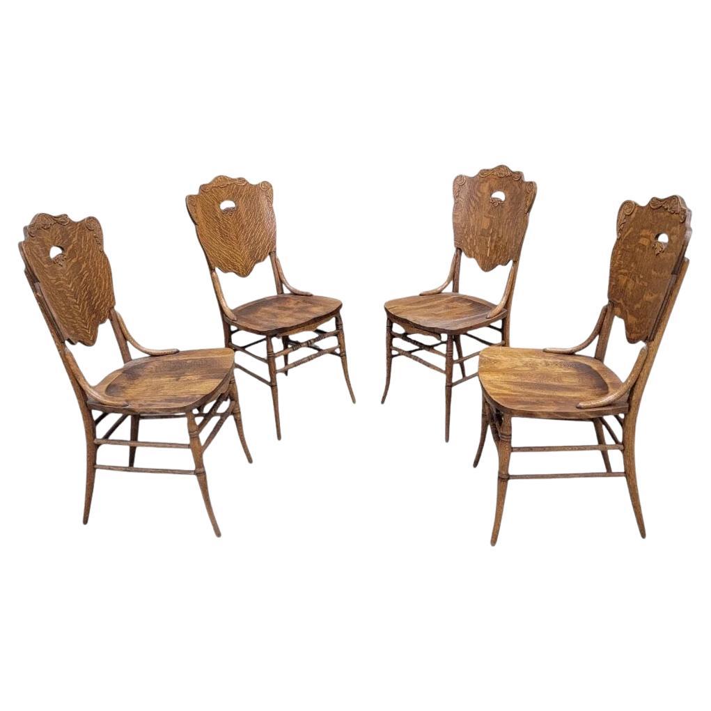 Chaises anciennes à dossier découpé et quart-de-scie en chêne courbé - Lot de 4