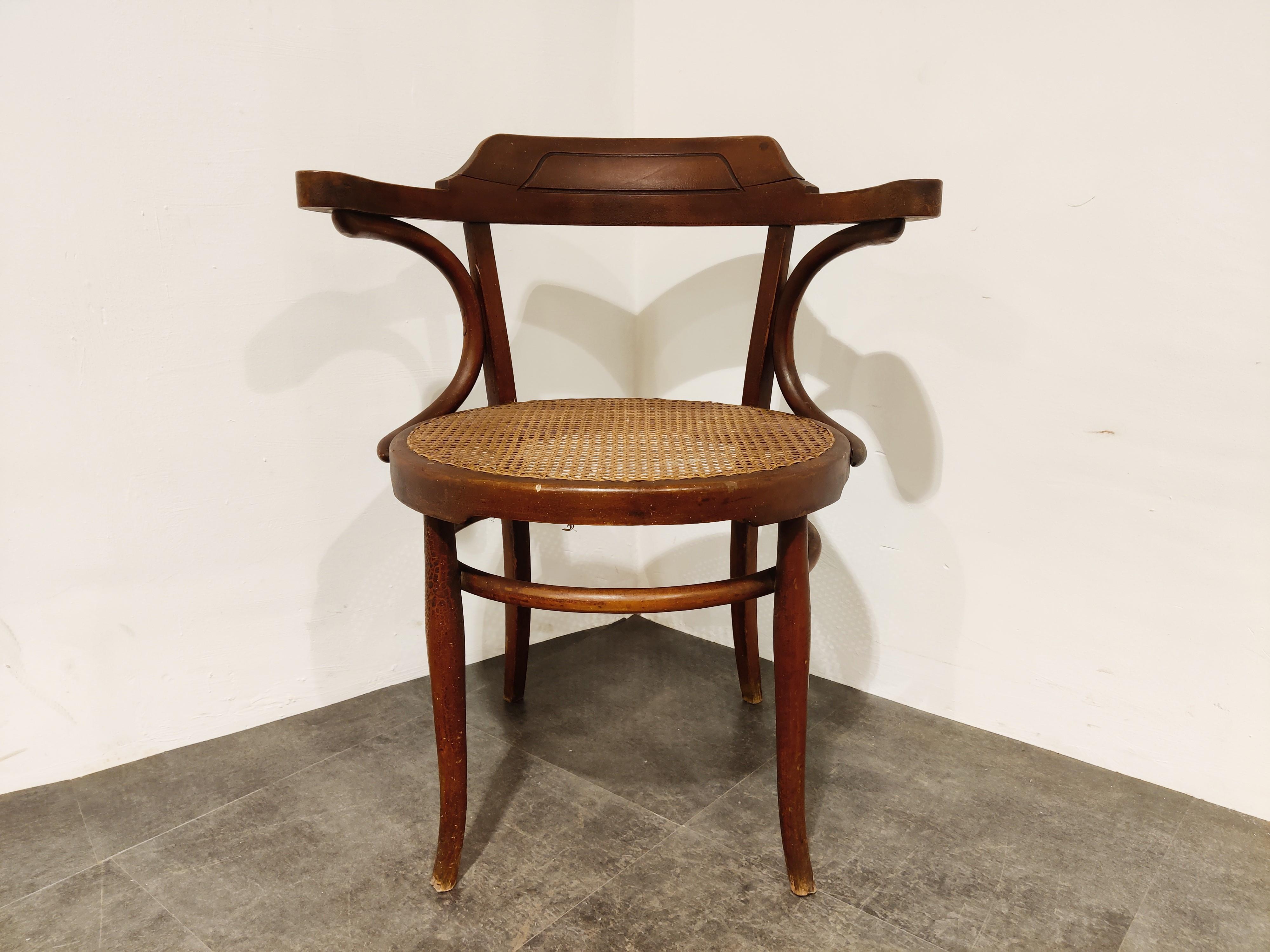 Art nouveau Fauteuil ou chaise de bistro en bentwood antique, années 1950 en vente