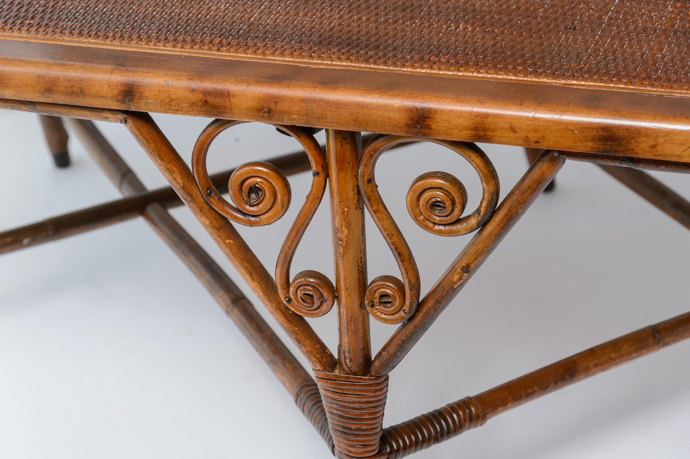 Antikes Settee aus Bugholz und Schilfrohr, Michael Thonet zugeschrieben, ca. 1900-1920er Jahre 2