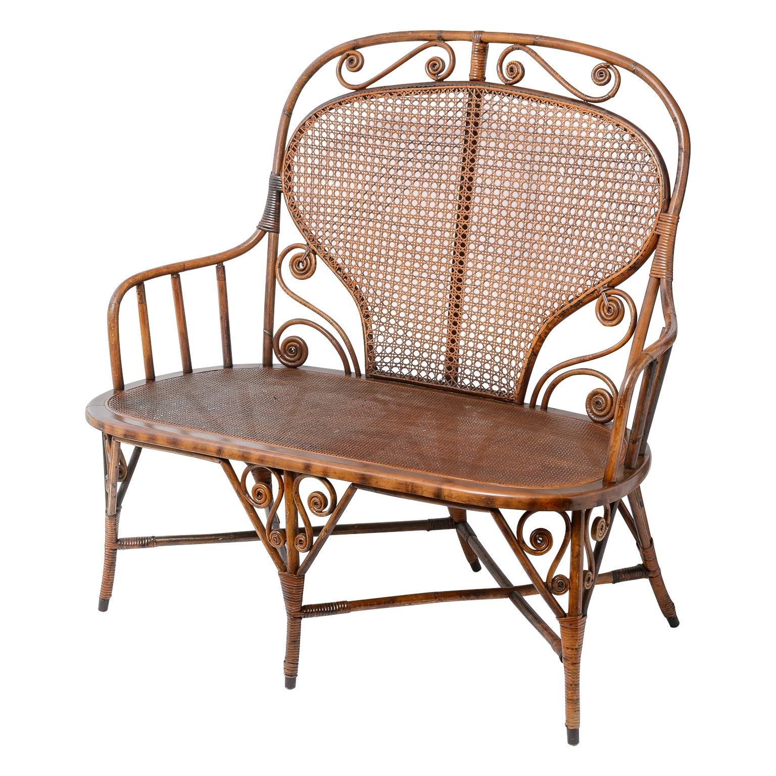 Antikes Settee aus Bugholz und Schilfrohr, Michael Thonet zugeschrieben, ca. 1900-1920er Jahre (Österreichisch) im Angebot