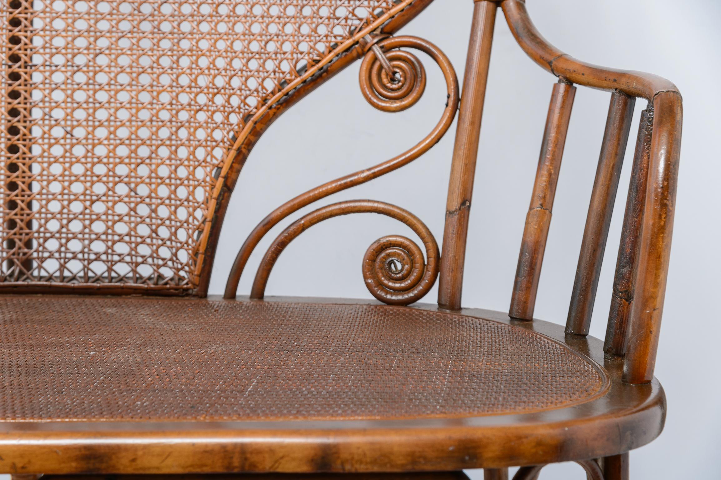 Antikes Settee aus Bugholz und Schilfrohr, Michael Thonet zugeschrieben, ca. 1900-1920er Jahre (Geflecht)