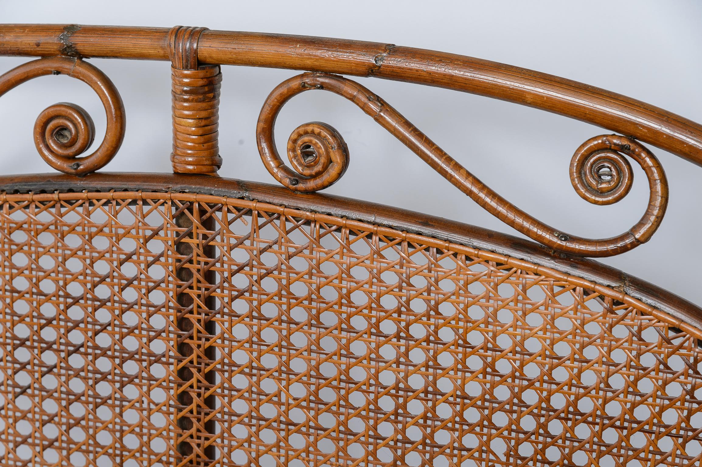 Antikes Settee aus Bugholz und Schilfrohr, Michael Thonet zugeschrieben, ca. 1900-1920er Jahre 1